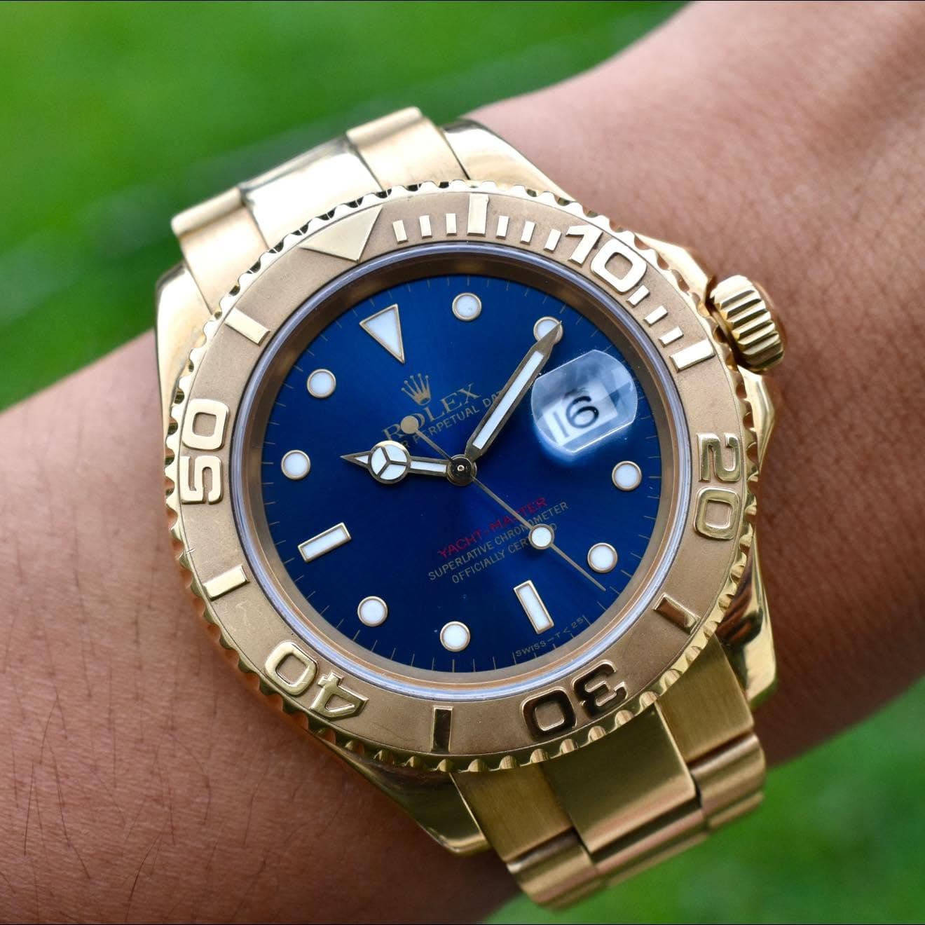 May be an image of wrist watch and text that says '50 6 ጉህ 2 02 FA oD I'
