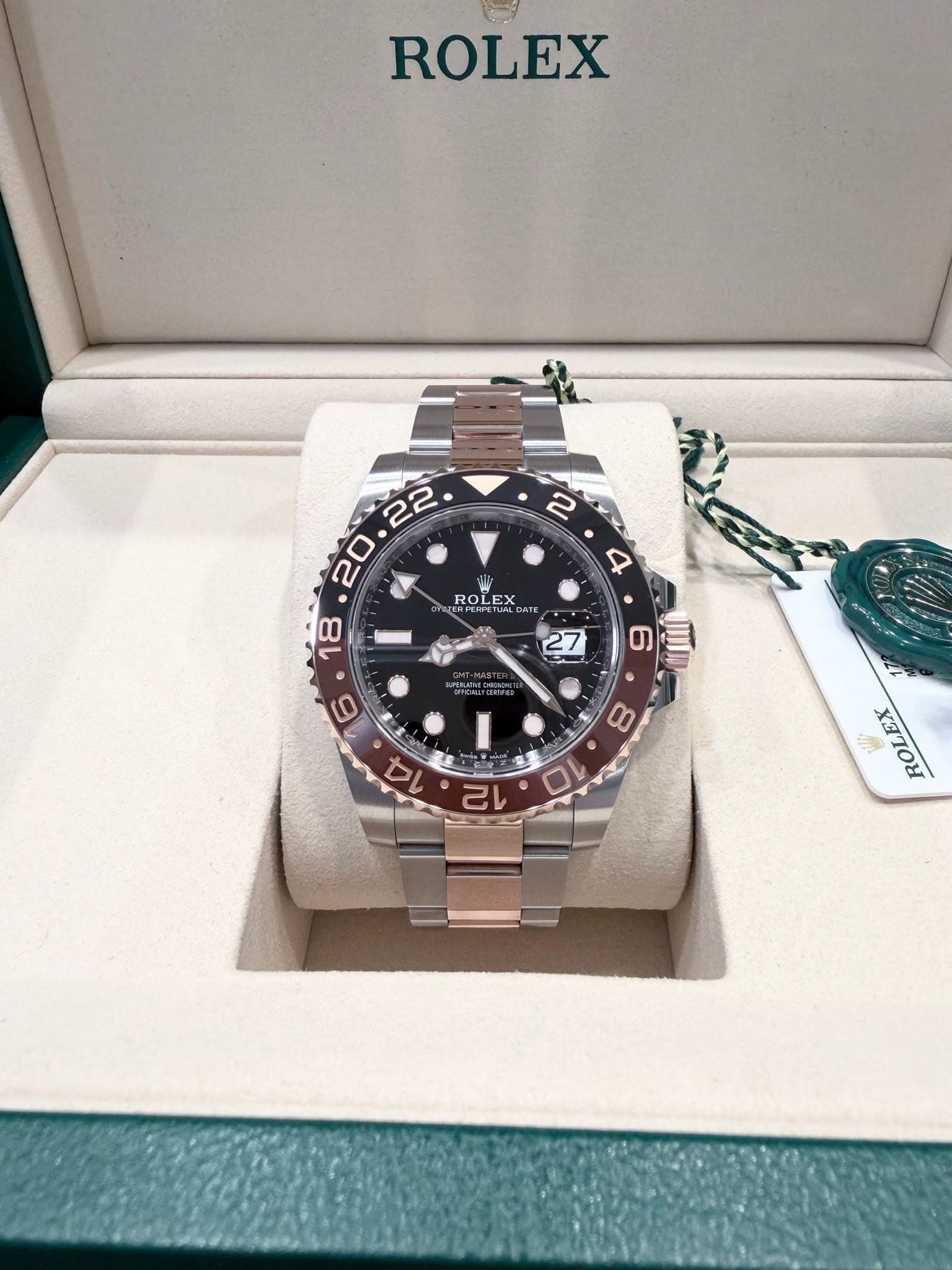 May be an image of wrist watch and text that says 'ROLEX 2 20.22 ROL F 22 20 தாழ் TPD 18 R OATC 27 حر でい Οι ROLEX'