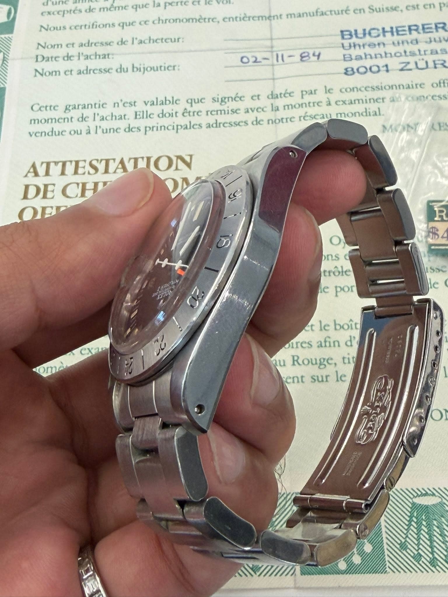 May be an image of digital watch and text that says 'p eжcepeR de TeTc que la perto Nous certifions que cc chronomètre, entièrement manufacturé en Suisse, est BUCHERER Nom er…