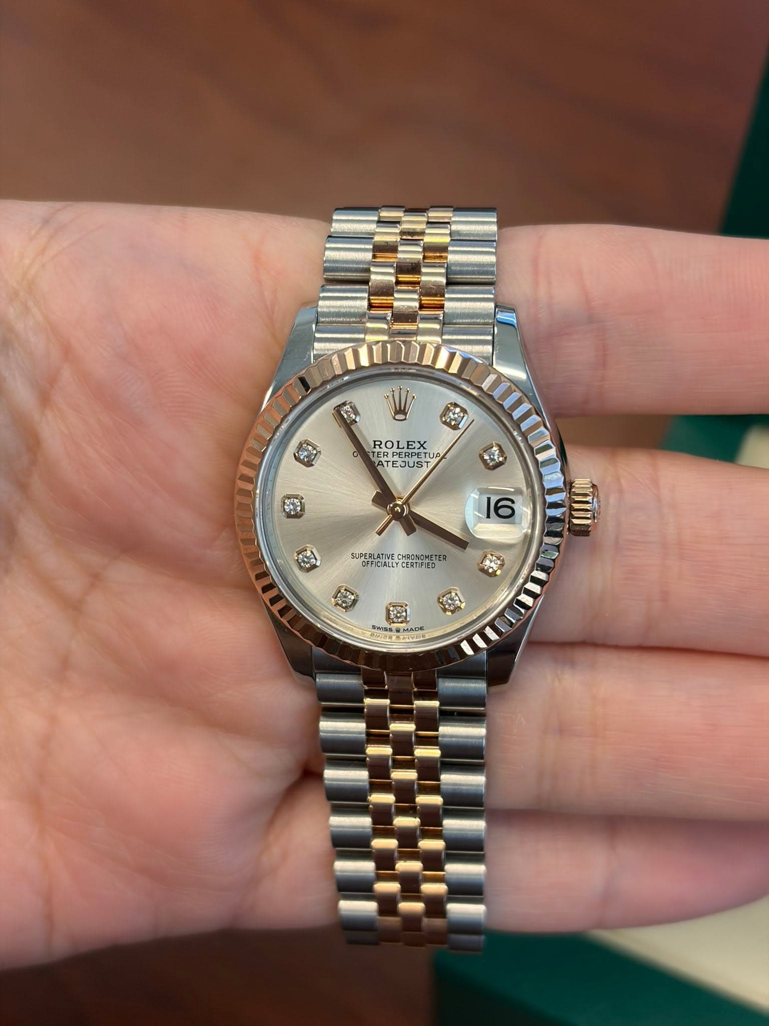 May be an image of wrist watch and text that says 'ROLEX पहर ERPERPETUA ROLEX PETUA ERP TEJUST 참 16 T SUPERLATIVE CERTRIEO CERTIFIED OFFICIALLY FICIALLYCER L ي SWISS Wa ΜA MA6R…