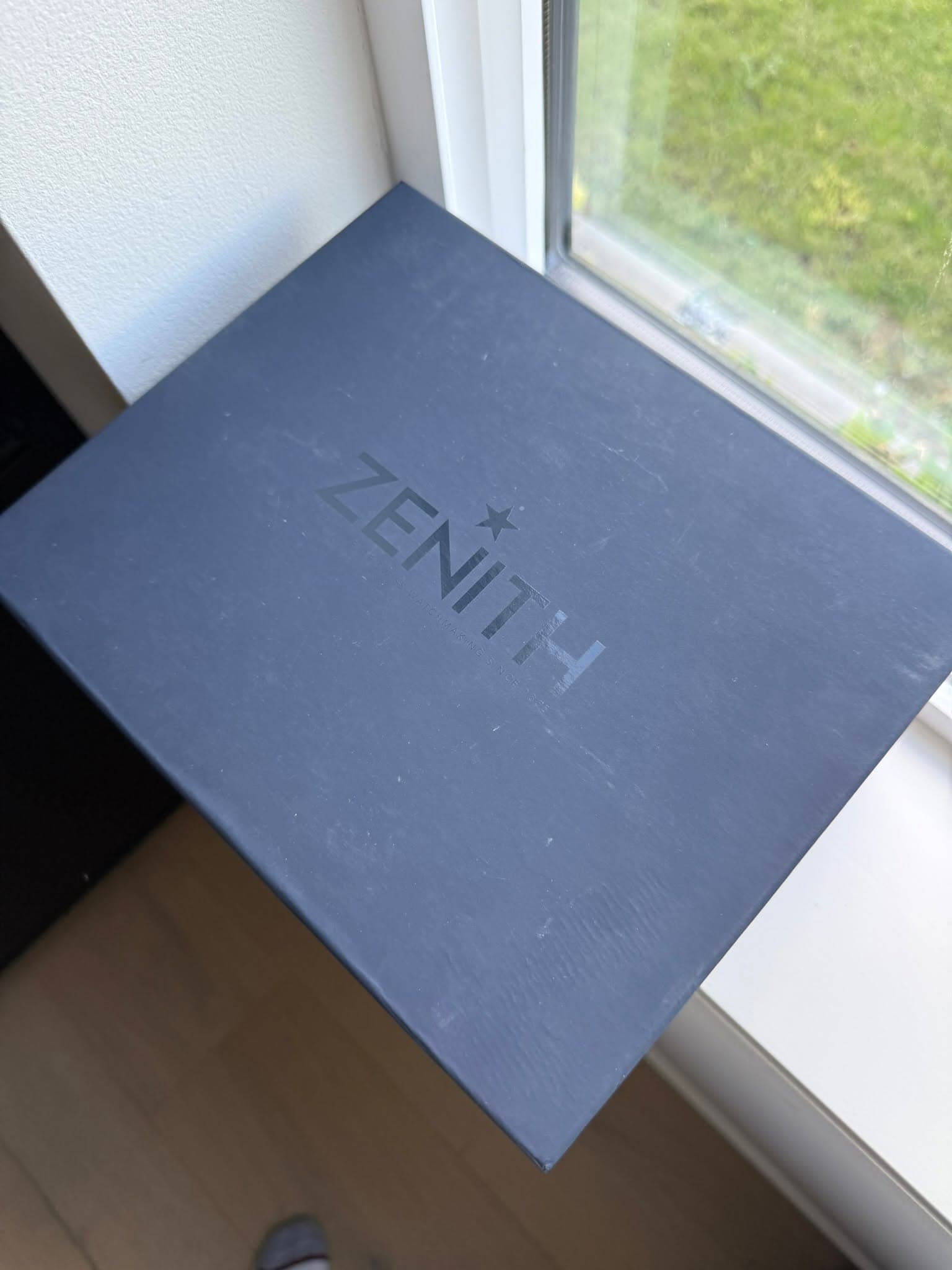 May be an image of text that says 'ZENITH ENITH'