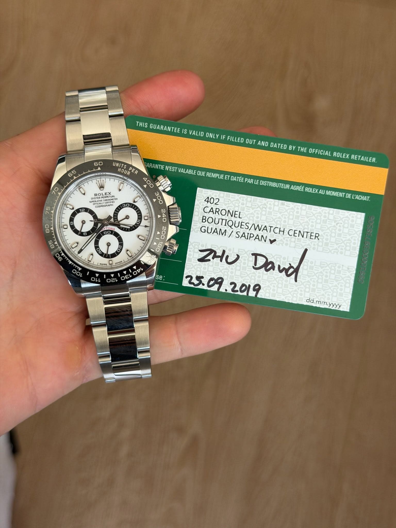 May be an image of wrist watch and text that says '60 THIS GUARANTEE S VALID ONLY IF FILLED OUT AND DATED Y THE OFFICIAL ROLEX RETAILER. UNITSPE UNITS 65 70 0 RANTIE N'EST VALABLE…