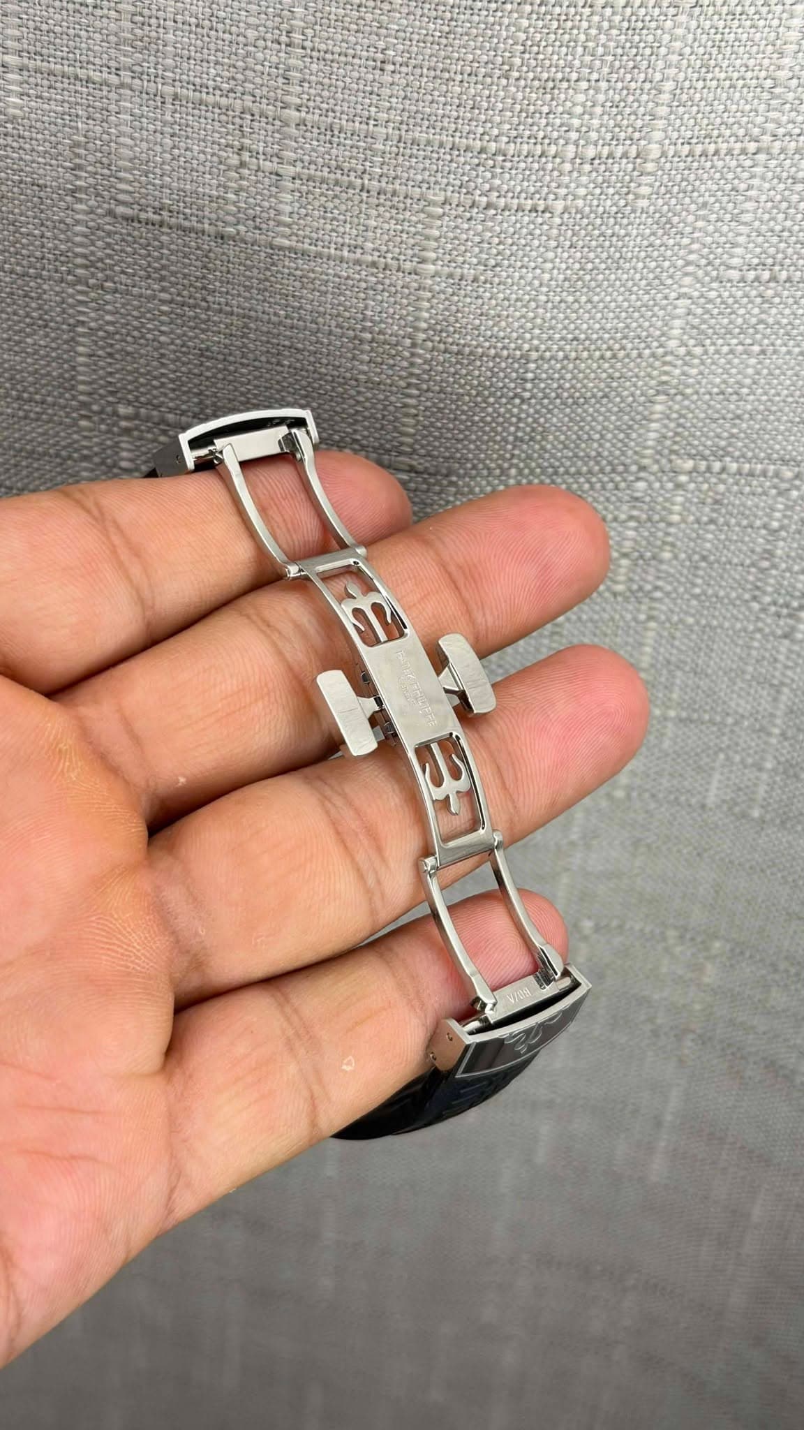 May be an image of jewelry, wrist watch and text that says 'ち 3'