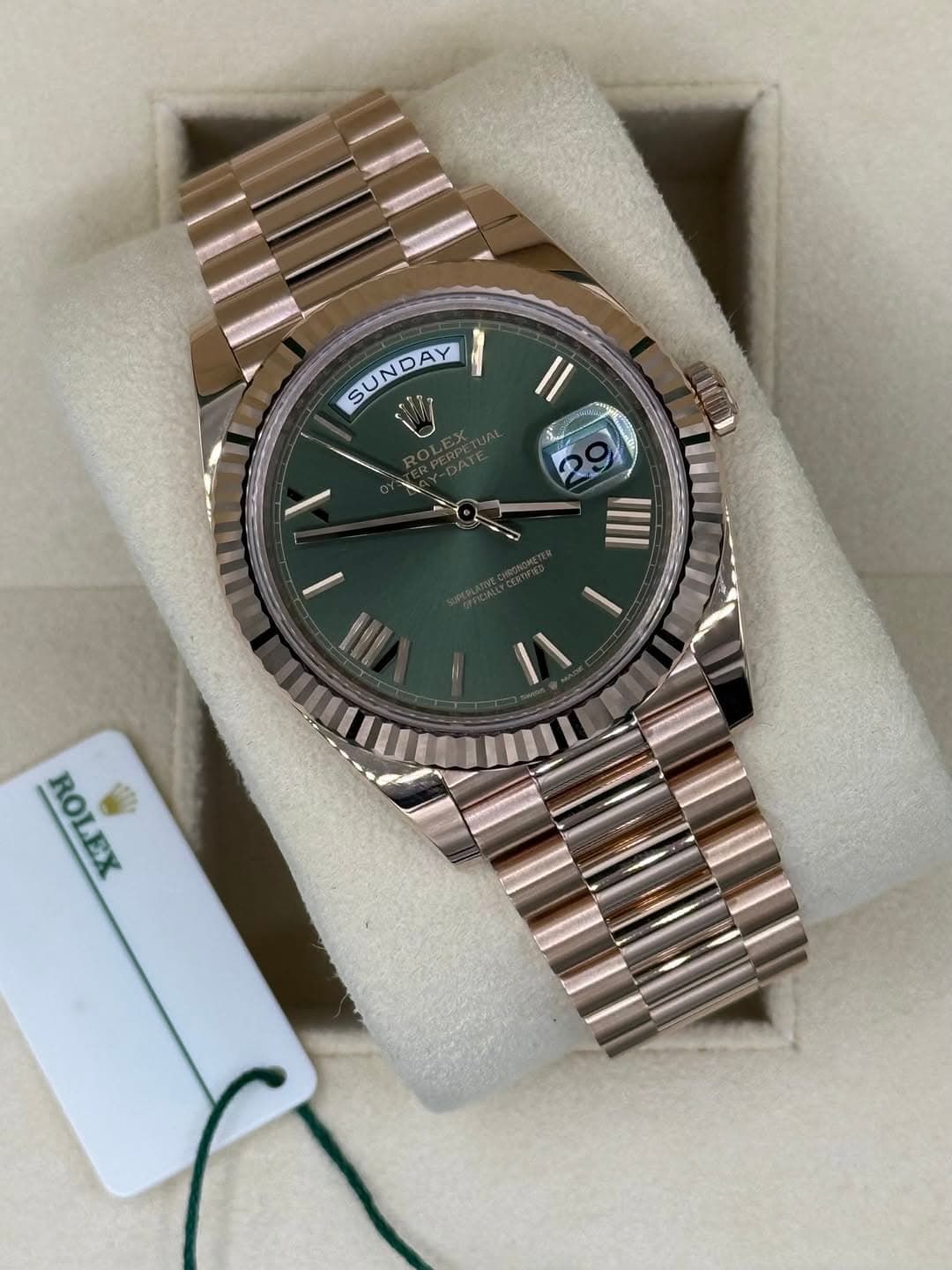May be an image of wrist watch and text that says 'SUNDAY SUN SUNDAY IIII ROLEX ROLEX'
