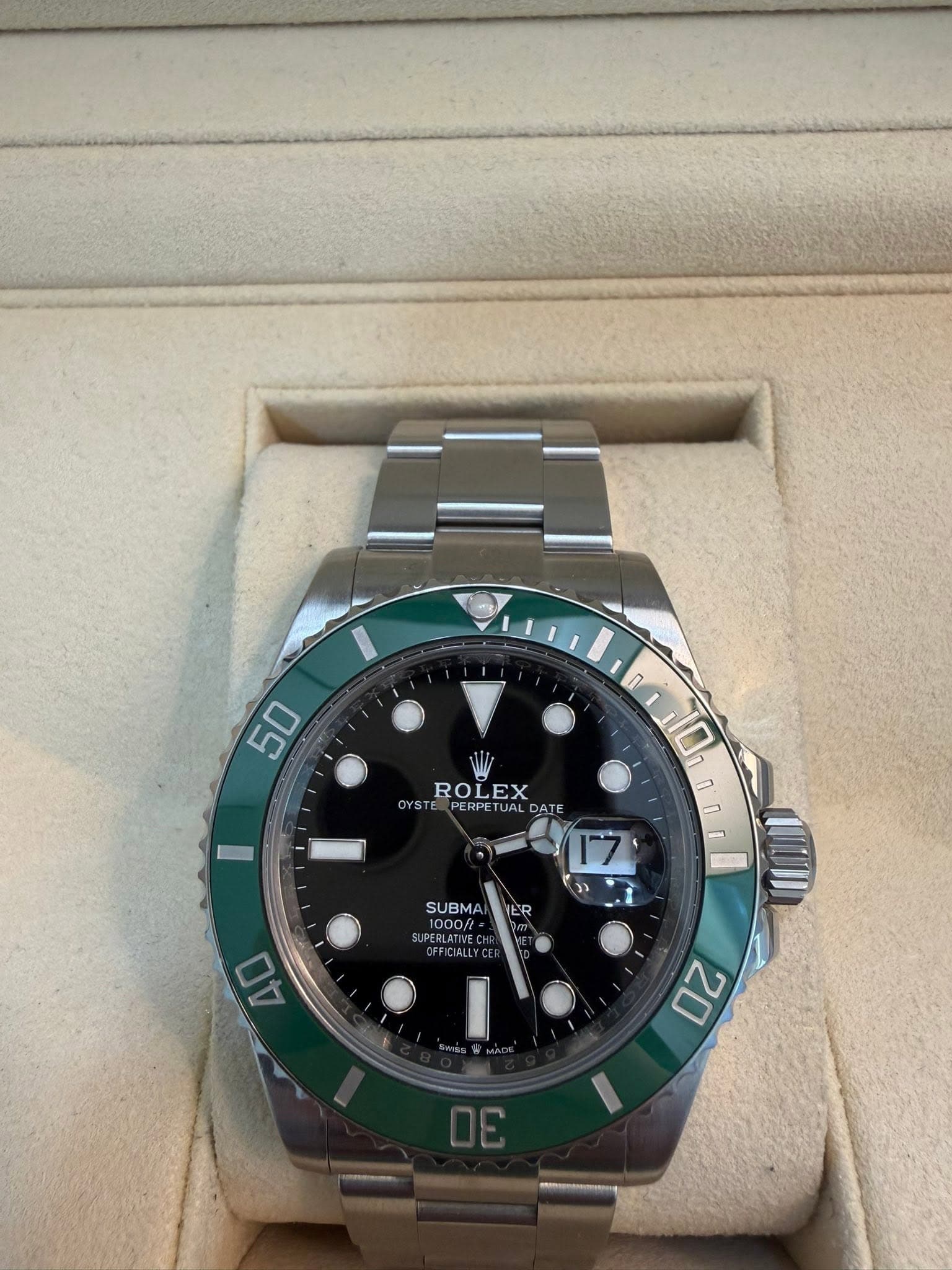 May be an image of wrist watch and text that says '50 ROLEX YSTE PERPE TUAL ATE ቡበ/ 17 ER SUBMA 100 1000/1 UPERLATIV 40 17'