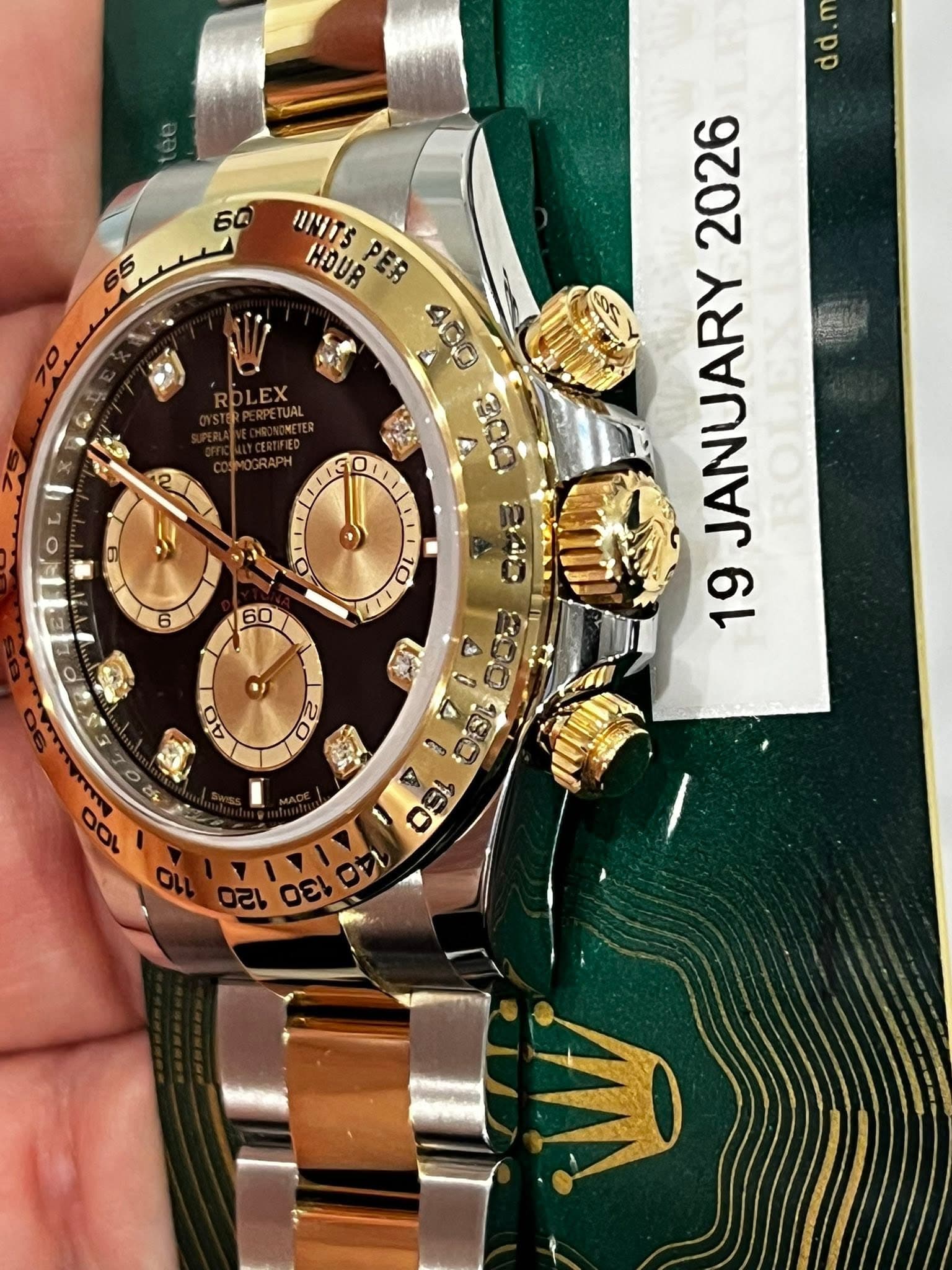 May be an image of wrist watch and text that says 'do d.n سرو 6မ II4TS HDUR PER JANUARY 19 6 ETNO 10 60 y 44 O O 海 20 ดึ Οει 0 100'
