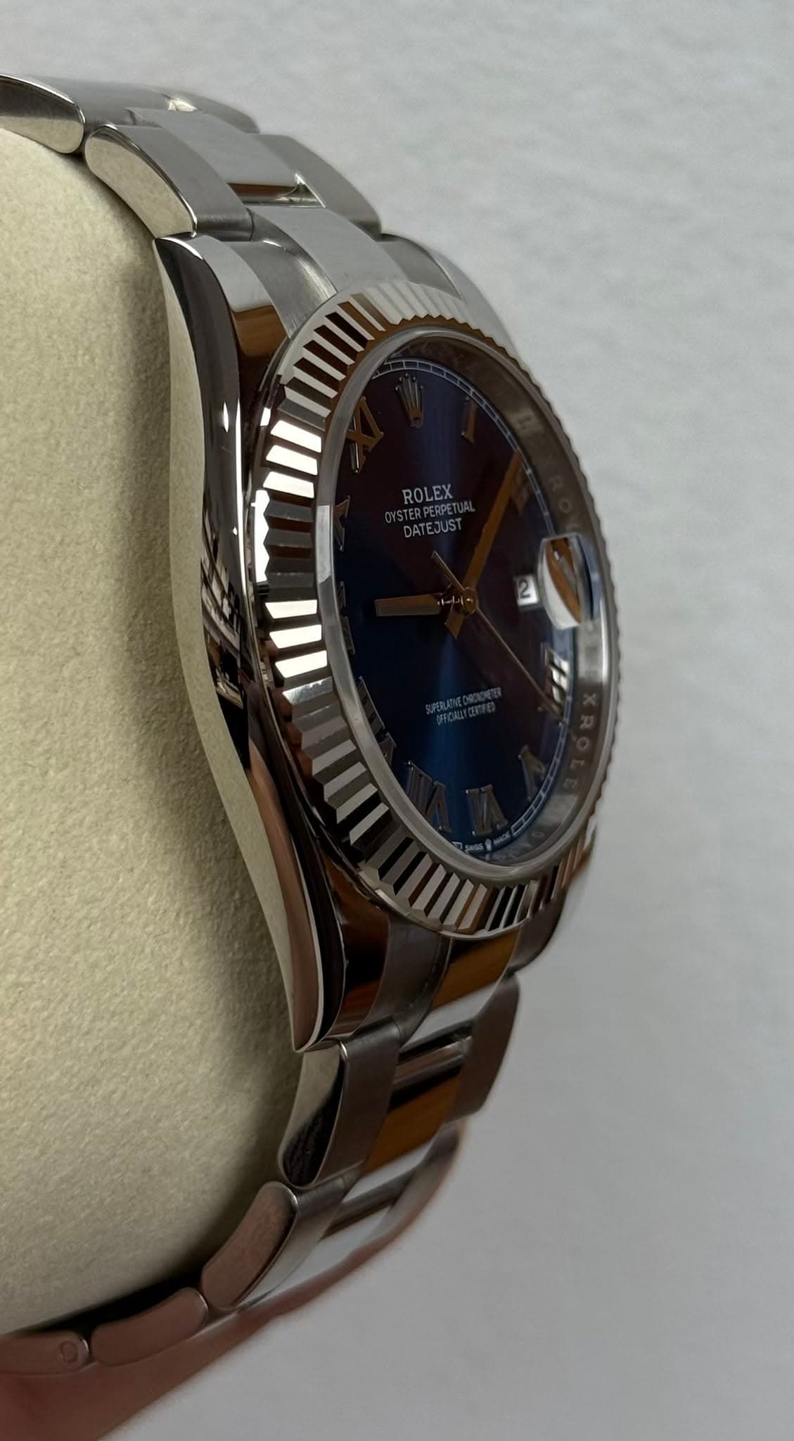 May be an image of wrist watch and text that says 'ROLEX DATEJUST 1111'