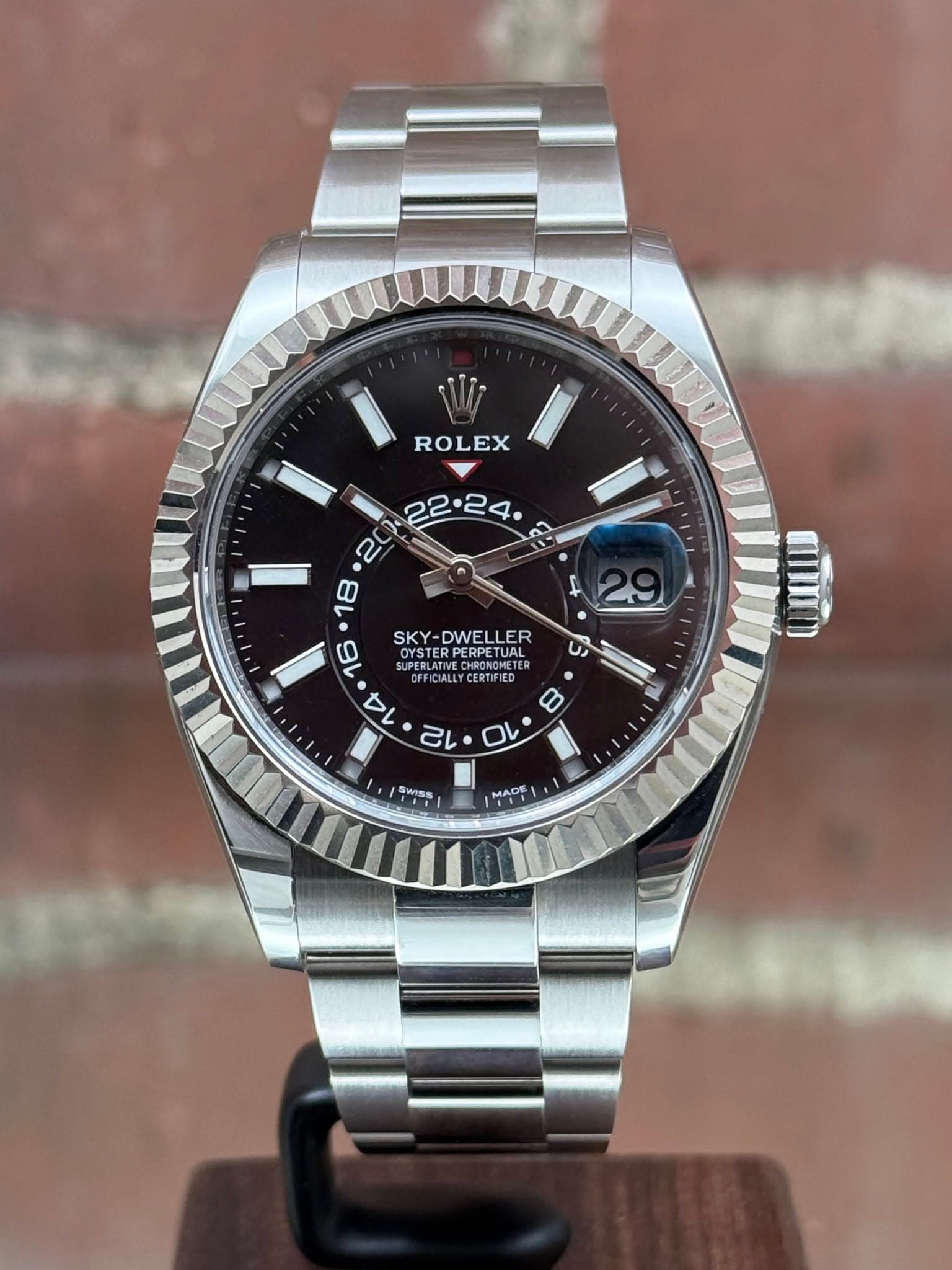 May be an image of wrist watch and text that says 'ROLEX .후김'의 10 • 23 ریا 16 SKY-DWELLER ER SKY OYSTER OYSTER OYSTERPERPETUAL っる O4 PERPETUAL ETER CEE FICALL OFFIDALLT ERTIFIE…