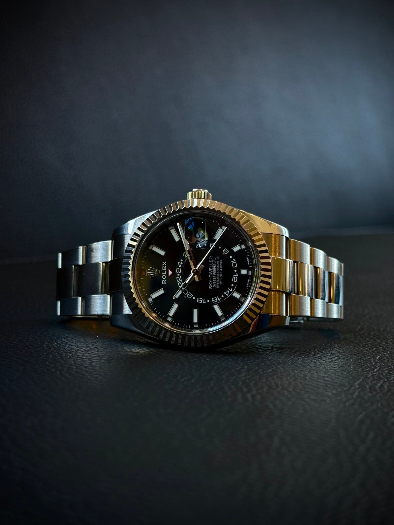 May be an image of wrist watch and text that says '0 8 10 ไว 7 ني ROLEX 2224. C 11 3'