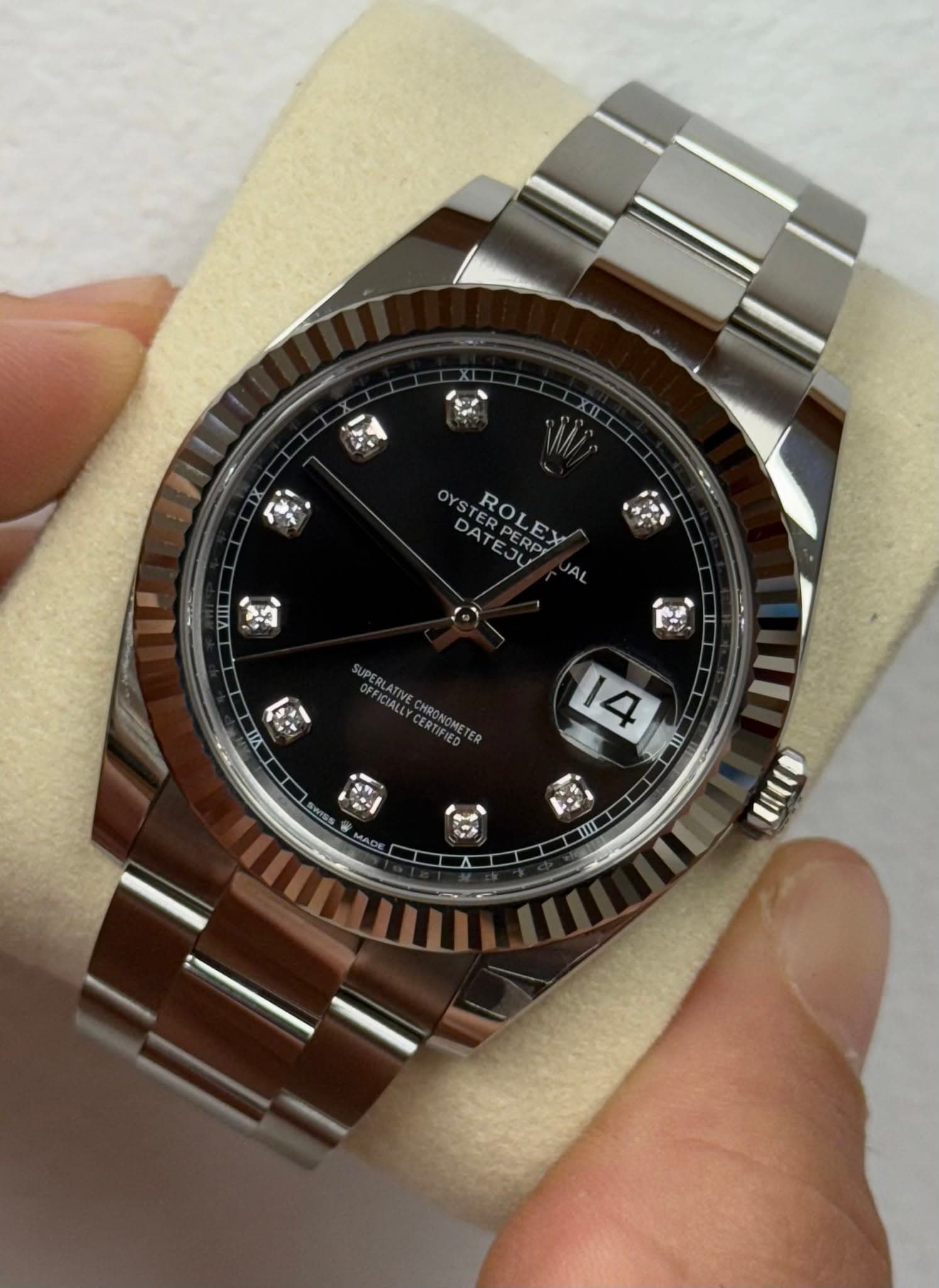 May be an image of wrist watch and text that says 'OYST DATERP DATEJU STERPERPY ROLEX POLEY ERP AL ١ 'ክቅ 队 B OFFICIALL CERTIFIEDE PRONOMETER 14 防 III'