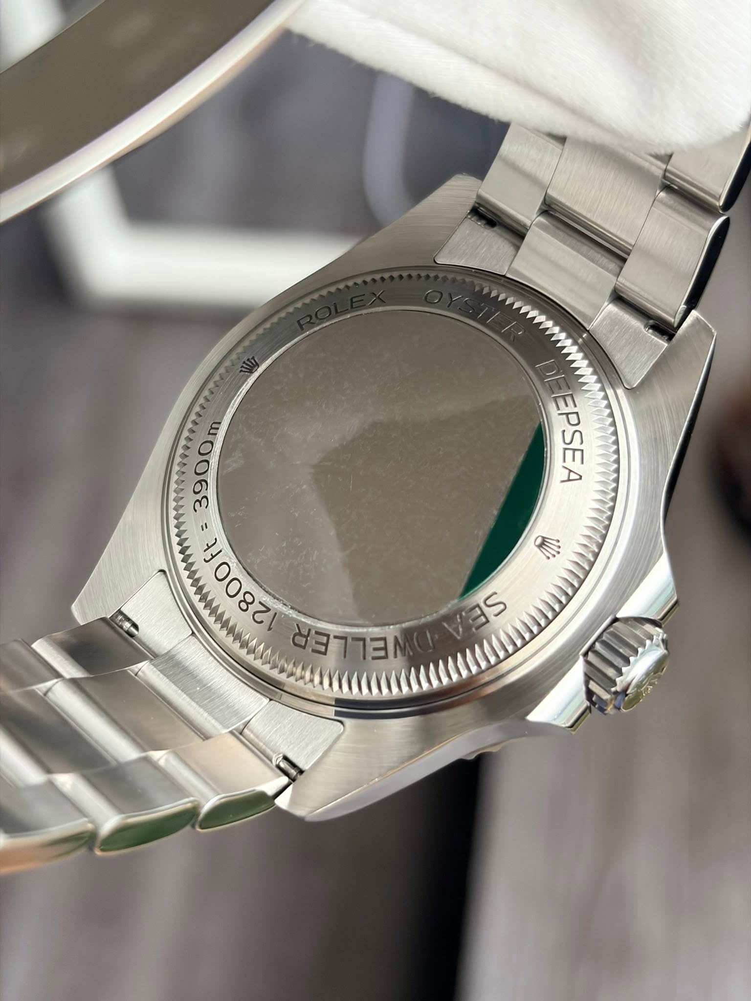 May be an image of wrist watch and text that says 'EPSEA 진민- 3900m 3900 %° חבררבע אברר E5 S'
