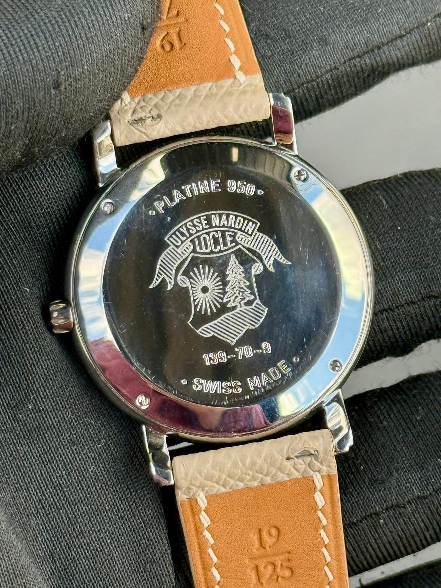 May be an image of digital watch and text that says '61 •PLATINE PLATINE950 PLA TINE 950. D ULYSSE LOCLE NARDIN -- SWISS MA MADE BAD 19 125'