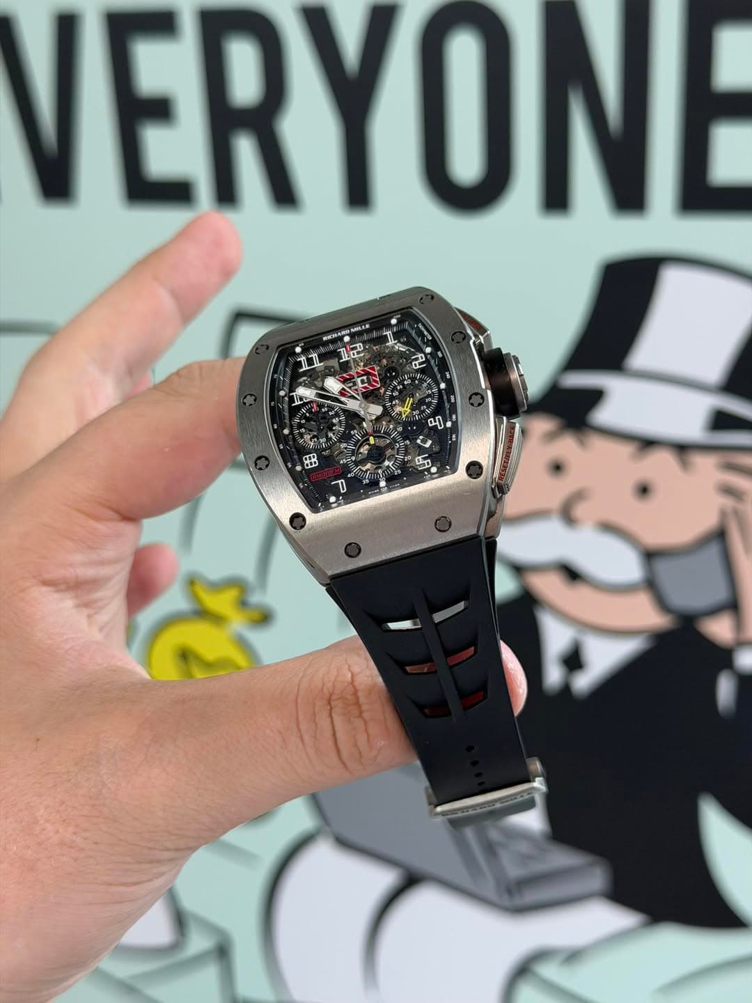 May be an image of digital watch and text that says 'VERYONE VER 生 1ማ II'
