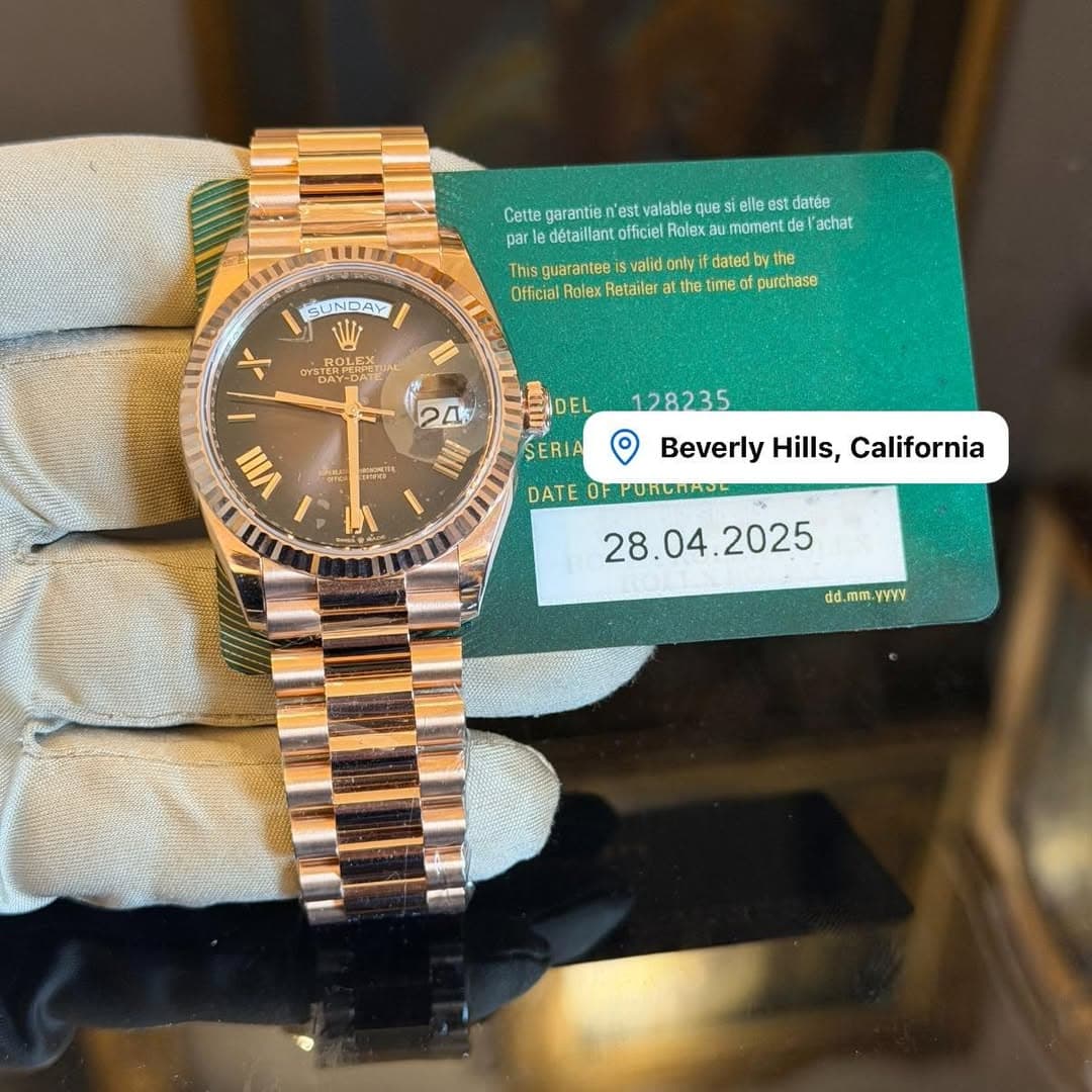 May be an image of wrist watch and text that says 'elle st datée moment achat ZUNDAY RAY SUN Cette garantie valable par détaillant olficiel Ralex This Thisguarantes quarantee valid…