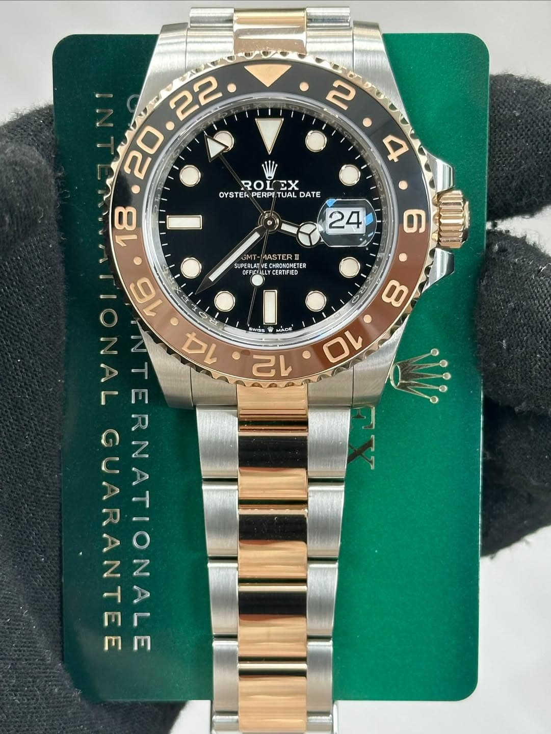 May be an image of wrist watch and text that says ' ROL EX OYSTER PERPI TUAL DATE 18 24 GMT MASTERII EME UFERLATY PERLAFTECHRONOHET CHRONOMETER OFFICFALLY CERTIFE 6 S 8 10 16…