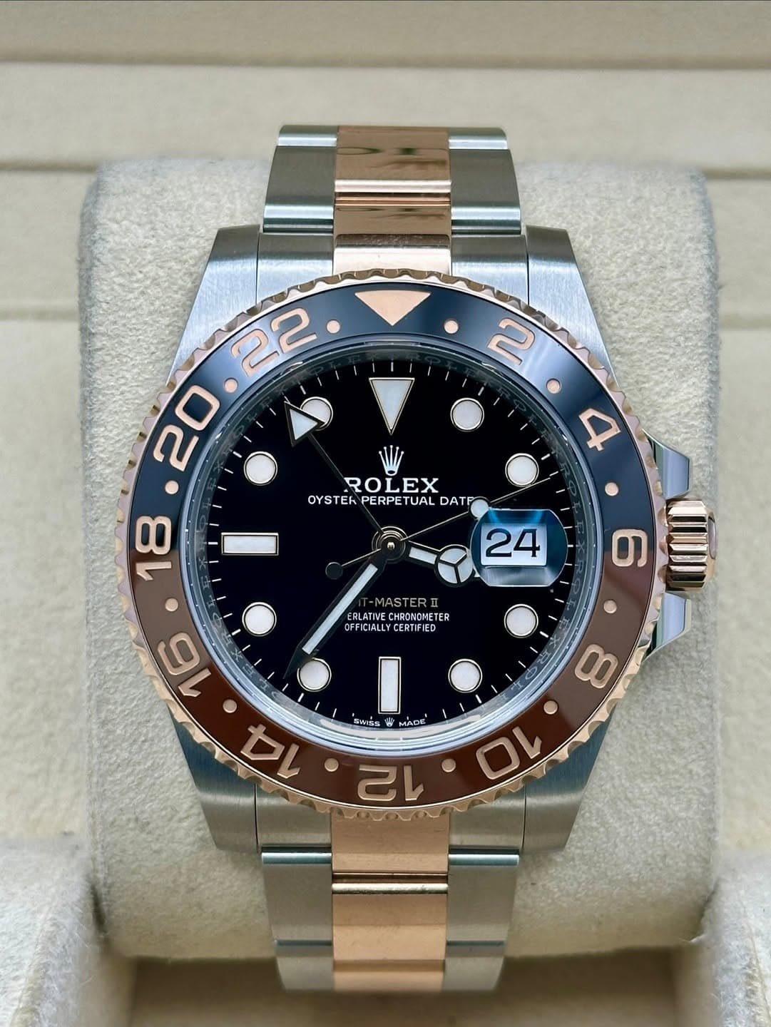 May be an image of wrist watch and text that says ' ROLEX OYSTER OYSTEKPERPETUALDATP PERPET OYSTERPERPETI TUAL DAT 24 -MASTERII LATIVE LATIVECHRONOMETER CHRONOMETER ETER OFFICIALLY…