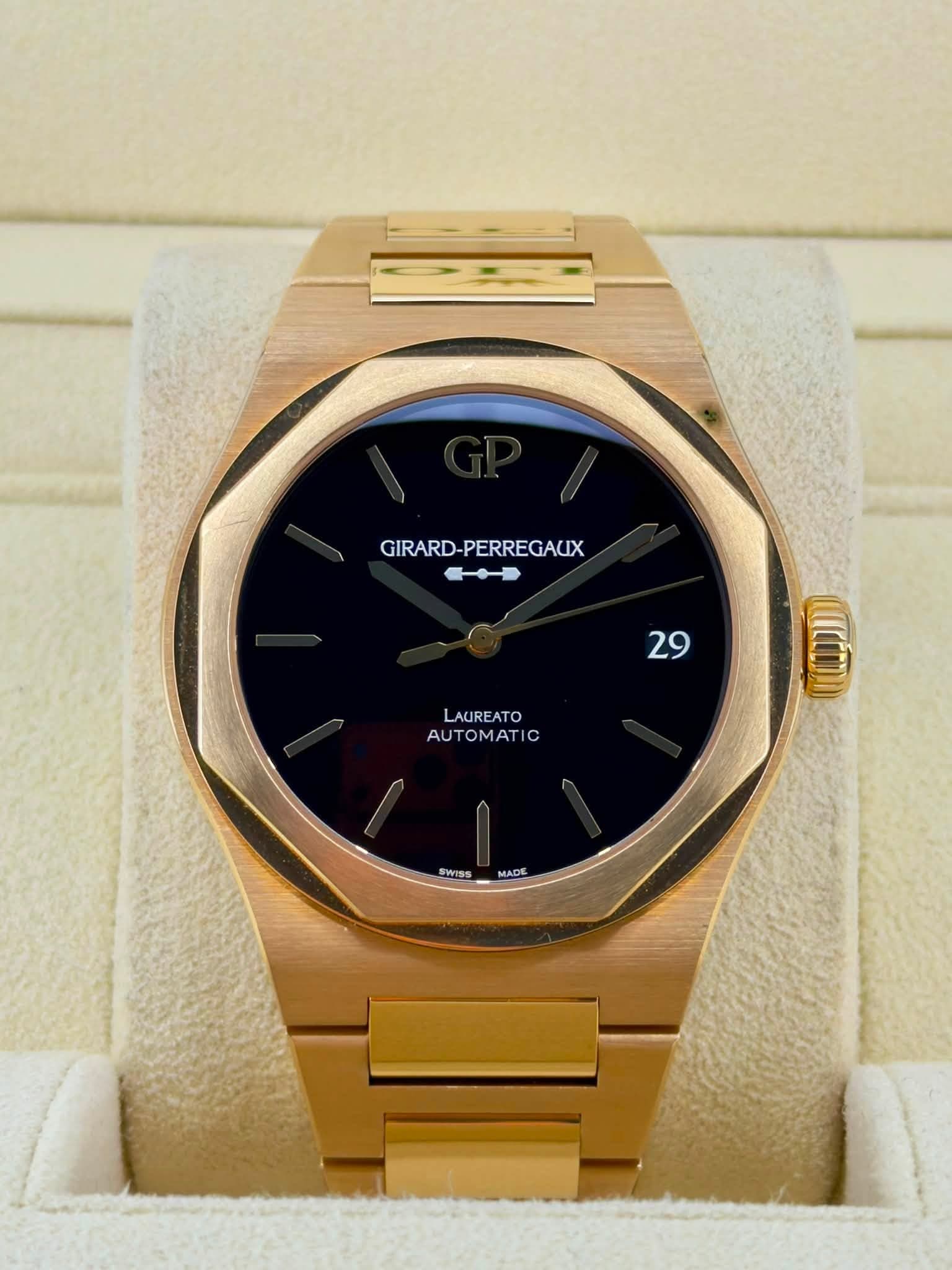 May be an image of wrist watch and text that says 'GIRARD-PERREGAUX GIRARD- PERREGAUX 29 29 LAUREATO AUTOMATIC TΟMΑ AU C SWISSMAD SWISS MADE'