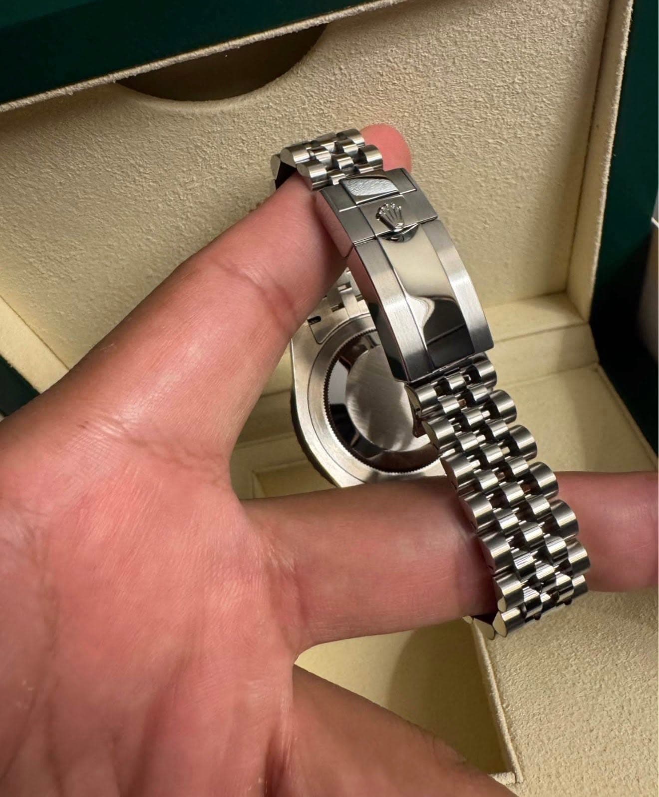 May be an image of wrist watch and text that says 'M M'