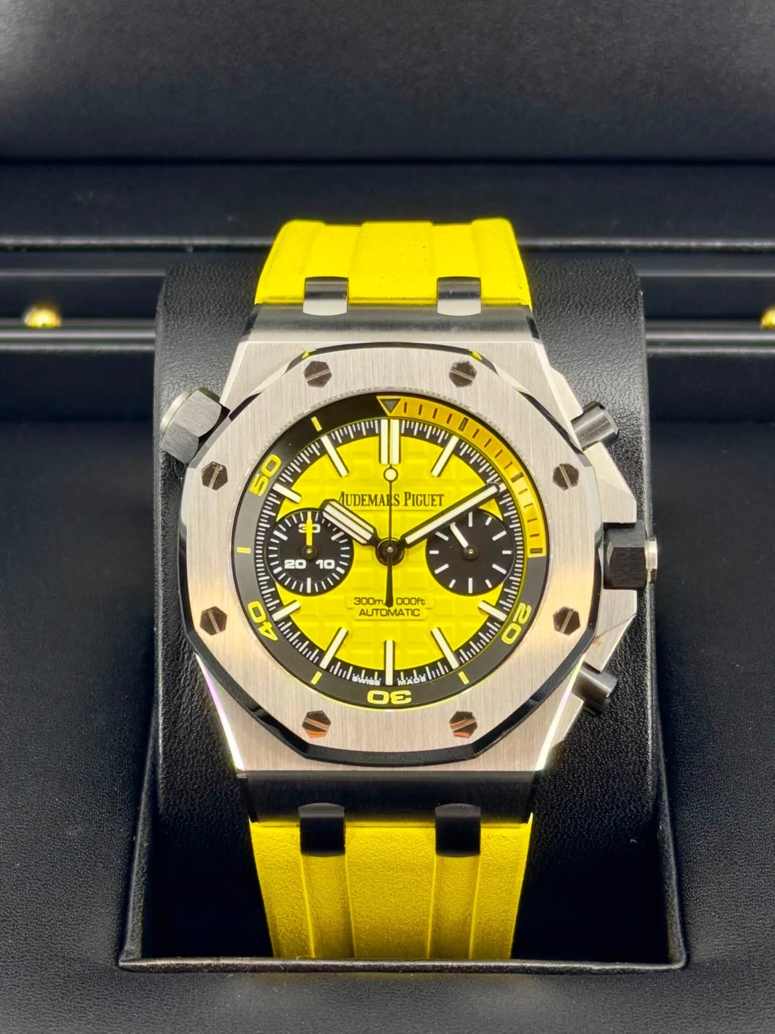 May be an image of wrist watch and text that says 'מייןייוייןי מוייויוין 50 መጣጣላ ሞጣ יויין W 1 AUDEMARSPIGUET UDEMARS PIGUET T DOOft AUTOMATIC 40 יוייוייויי ሞጥ ilabule badwhin DE…