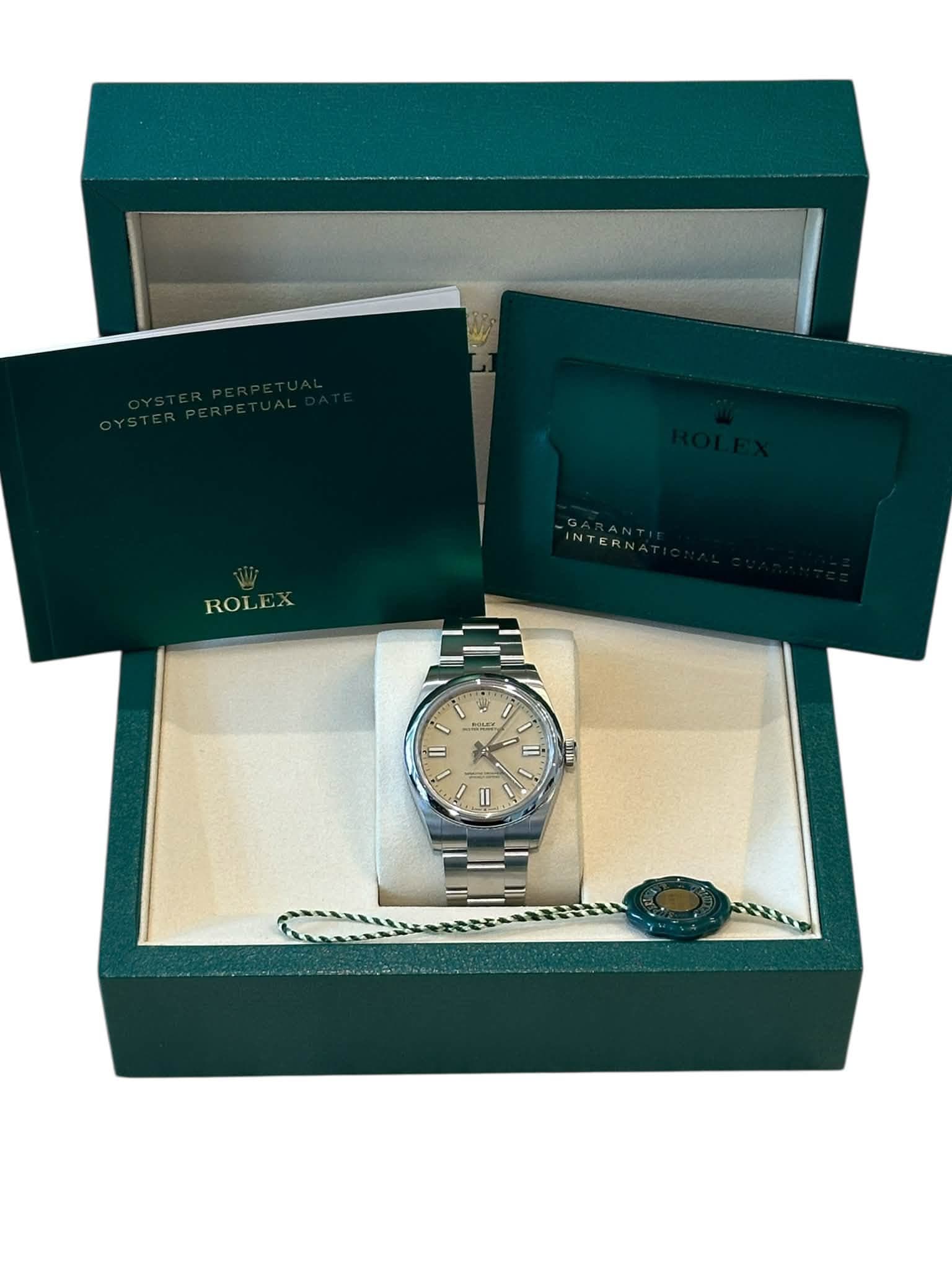May be an image of wrist watch and text that says 'ROLEX ROL PMr ቃም 4 = S'