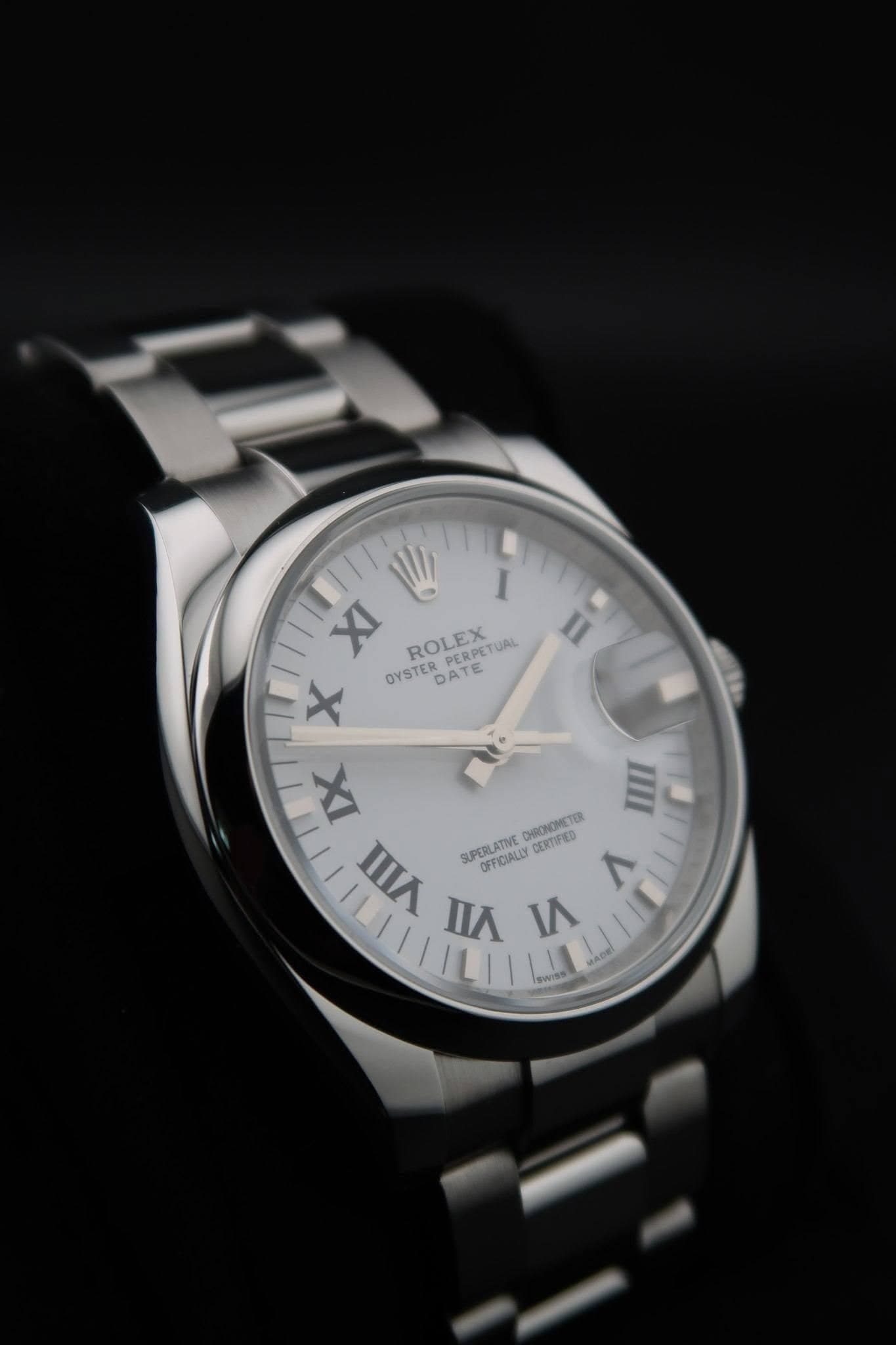 May be an image of wrist watch and text that says 'I II W XI ROLEX RPERPETUAL TUAL X OYSTE OYSTEDATE DATE TE IX CHRENONETER VIIII VII ١٨ SUPERLATIVE SUPERLAN DEFICIALLY OFFICIALLY…