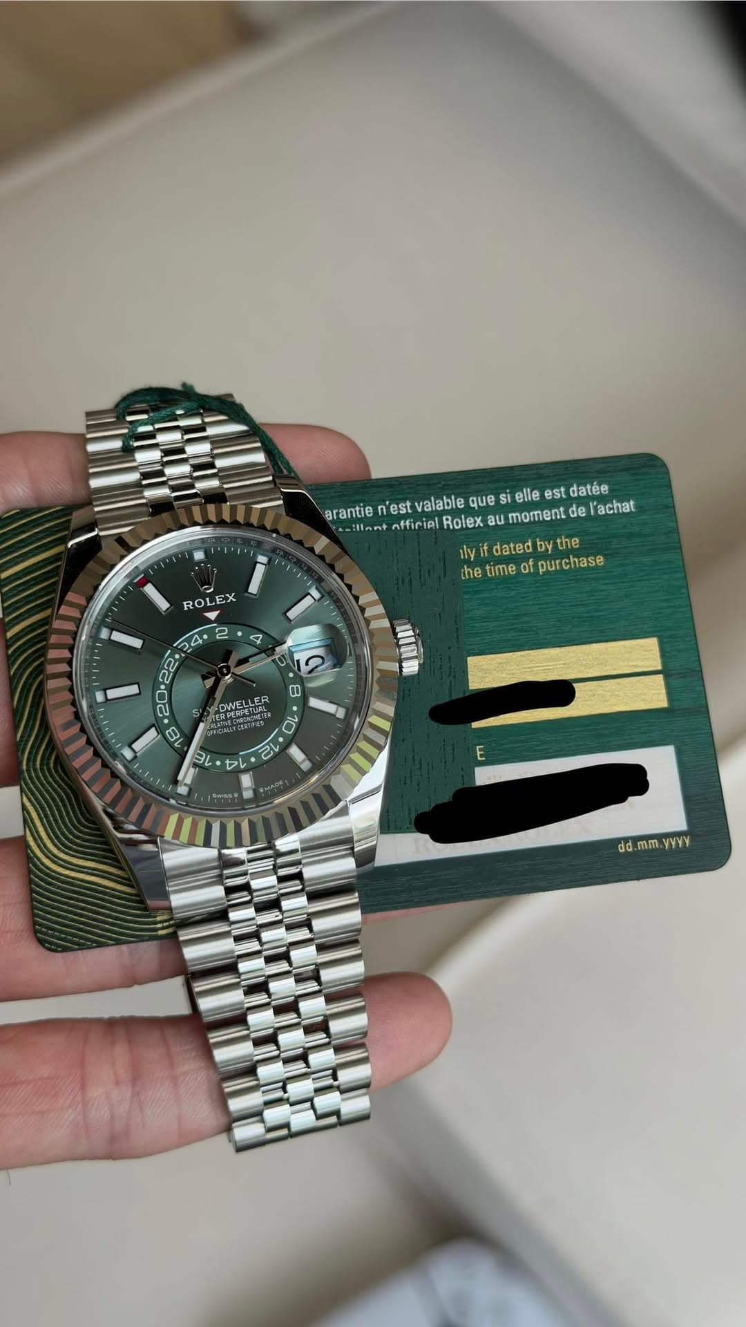 May be an image of money, wrist watch and text that says 'elle aranten'estvaleaee e st datée arantie n'est valable que moment l'achat llant offirial Rolex dated the the time…