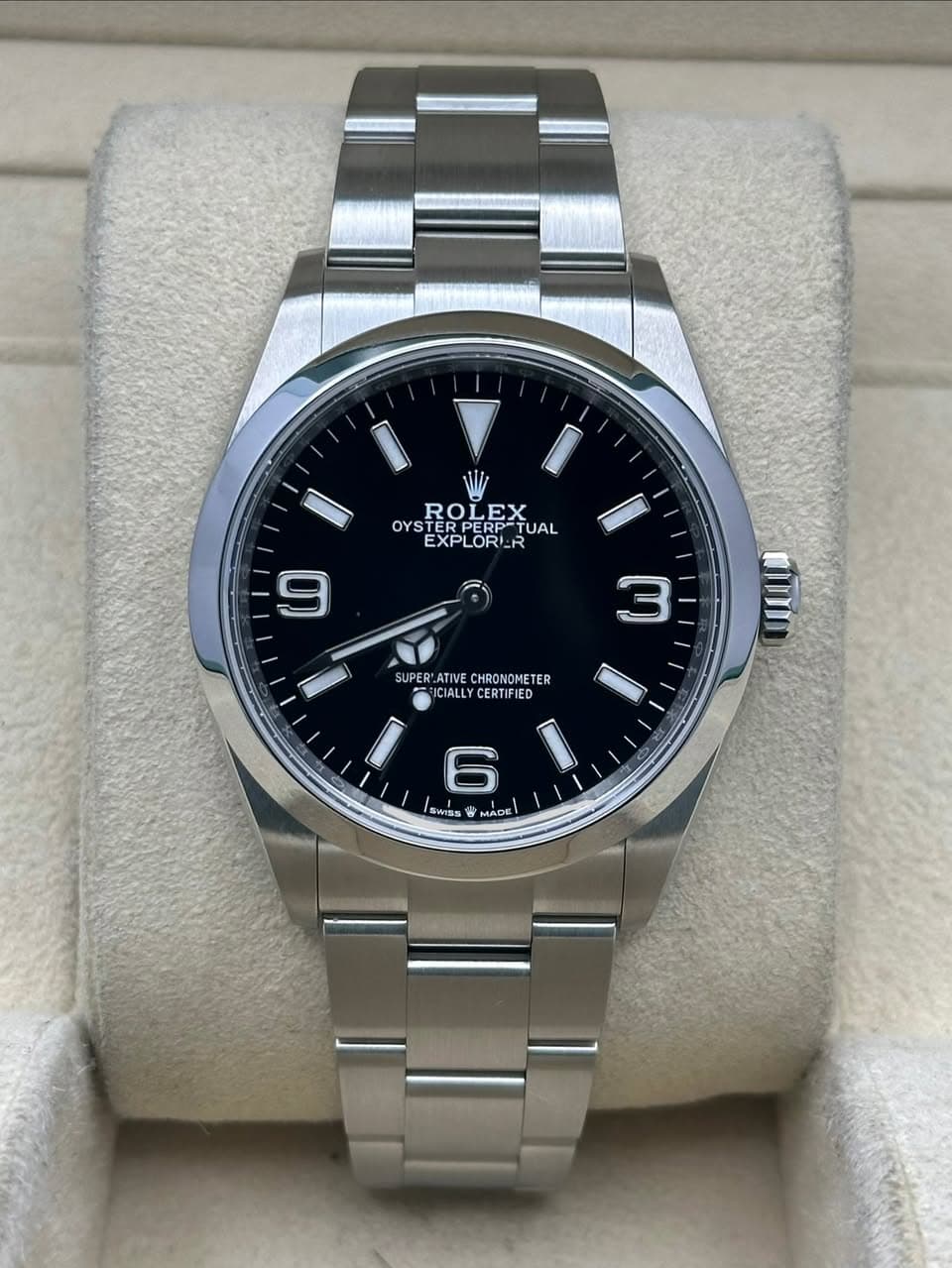 May be an image of wrist watch and text that says 'ROLEX LEXA LEX OYST OYSTERPERP-TUAL STERPEI ERPERPT TUAL EXPLORIER R 9 3 നഗ SUPER:JATIVECHRONOMETER SUPER'ATIV ATIVE CHRONOMETER…