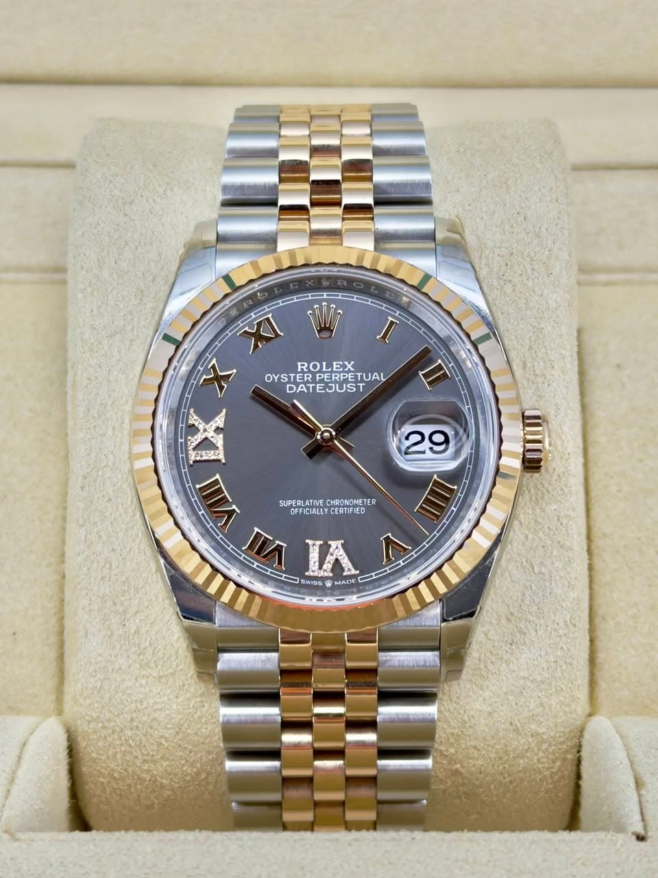 May be an image of wrist watch and text that says 'XI N y X ROLEX OYSTERPERI PERPETUAL ETUAL DATE DATEJUST A n 29 MIT T ወባ ジで VIII SUPERLATIVE CHRONDMETER OFFICIALLYD SURL…