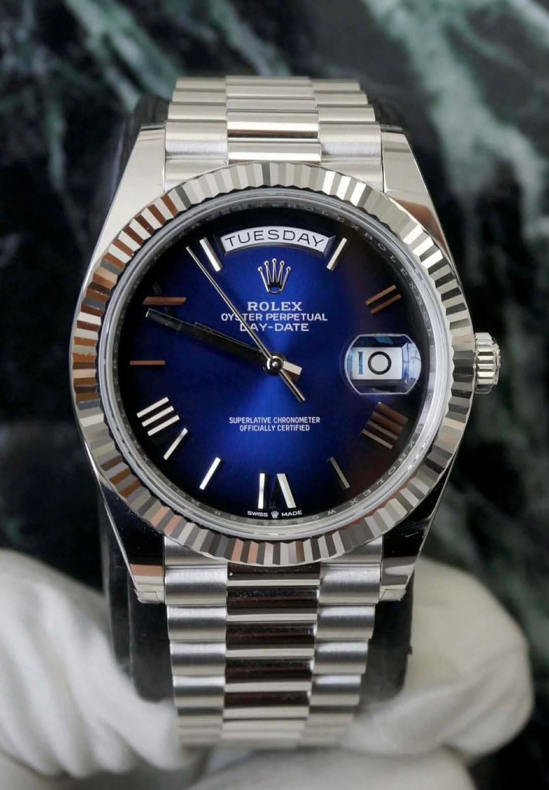May be an image of wrist watch and text that says 'IUESDAY/ TUESDAY W ROLEX ΟΥ' YSTERPERPETUAL ER PERPET ERPETUAL ETUAL 4AY-DATE -DATE 10 SUPERLATIVE CHRONOMETE…