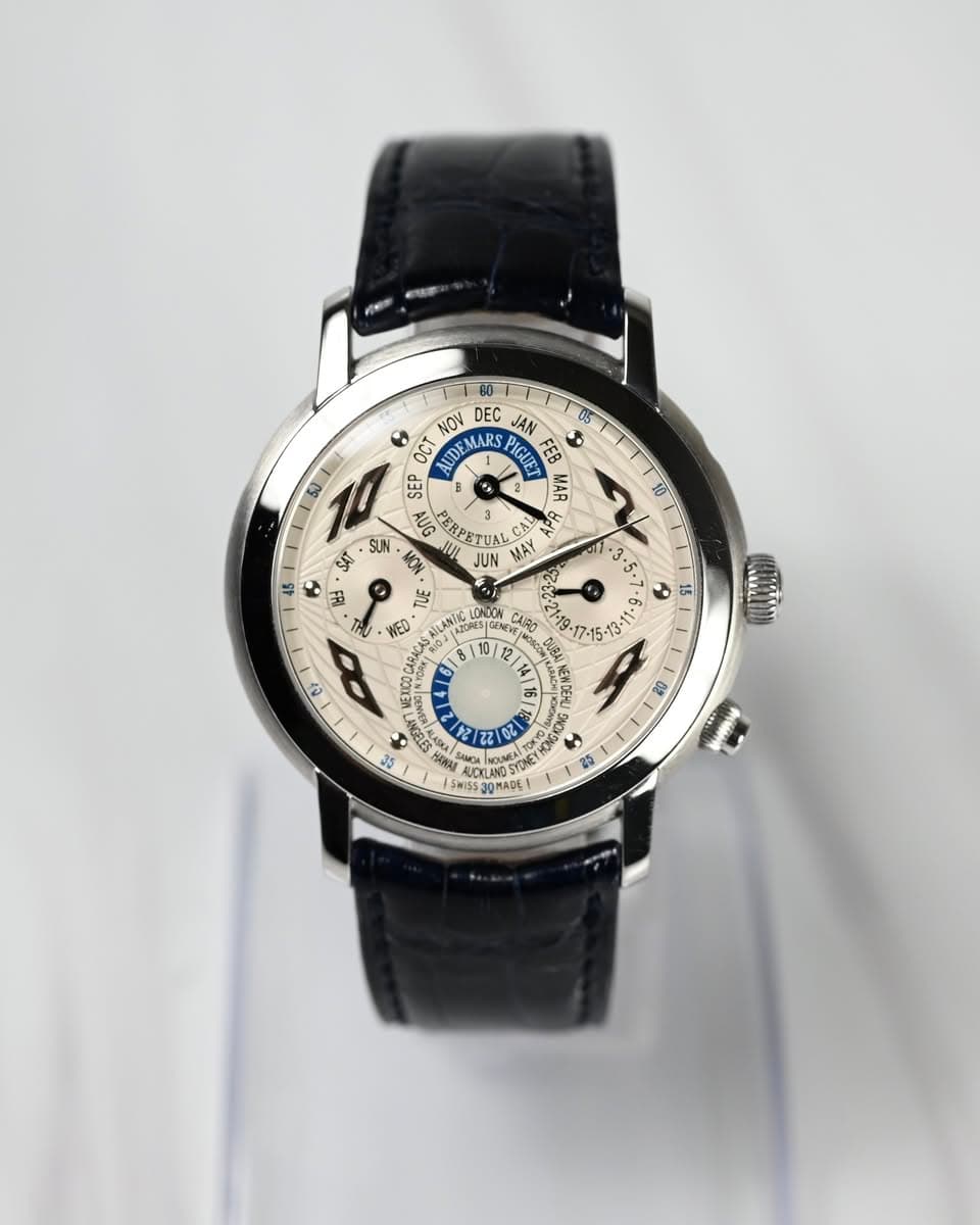 May be an image of wrist watch and text that says '50 DEC JAN GUE FEB FEB MAR ETTAL و CAL APR سن MAY 10 OCT SEP ๑กษ VIN SAT 草 MON 出 岁 TM ED ALLANENC LONION DENEVE VE 01 14/16…