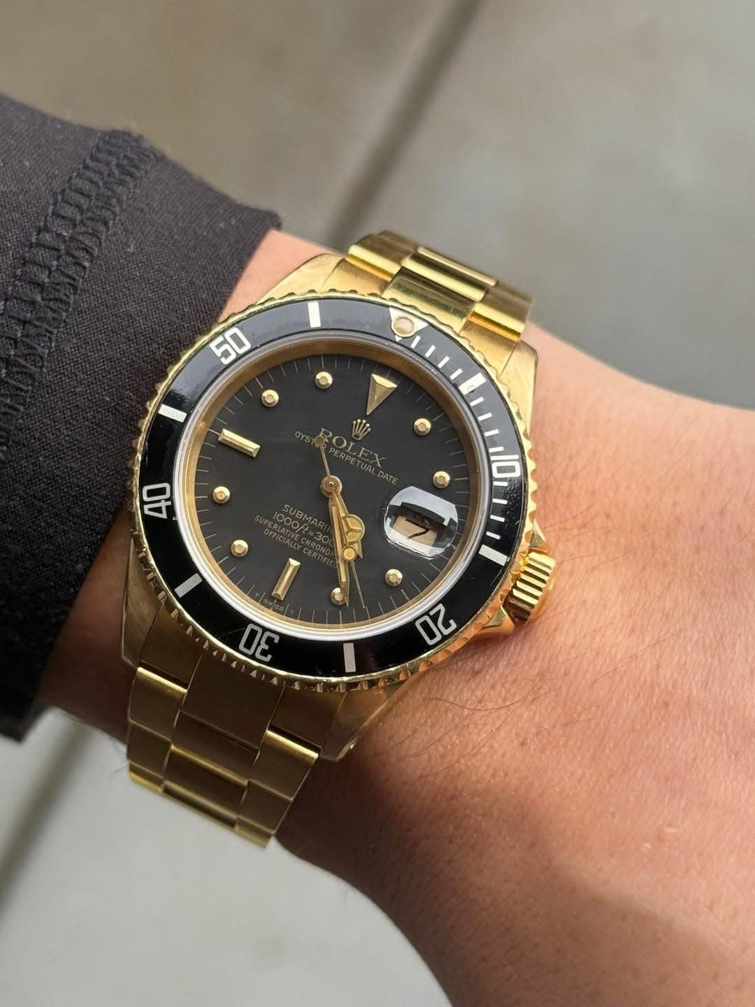 May be an image of wrist watch and text that says '50 ት 40 SUBMA C NOril 10 S + 20 I 30'