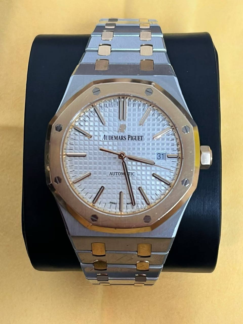 May be an image of wrist watch and text that says 'AUDEMARS AUDEMARSPIGUET PIGUET AUTOM'