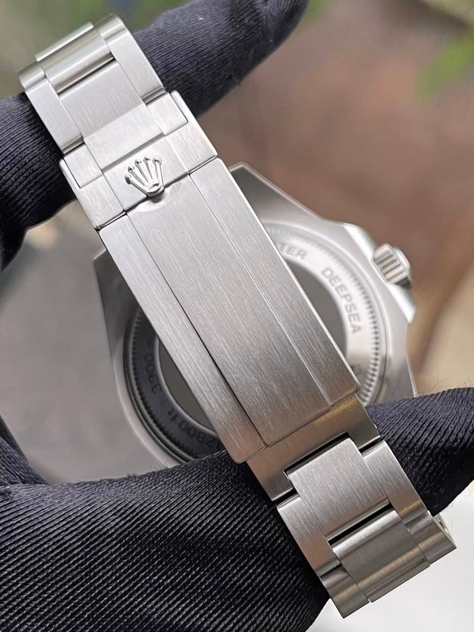 May be an image of wrist watch and text that says 'ER DEEPSEA O'