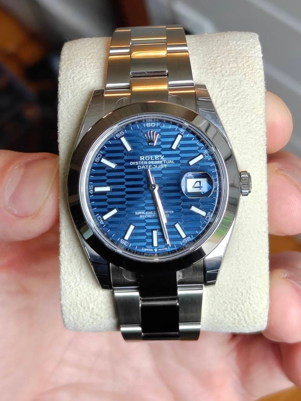 May be an image of wrist watch and text that says ' ROLEX OYSTER YSTERPERPE PERPET OYSTERPERPETUAL TUAL DATEJUST EJU JUS DAT M1o 10 45 4 للحان SUPERLATIVEC ATIVE SUPERL FICURLET…