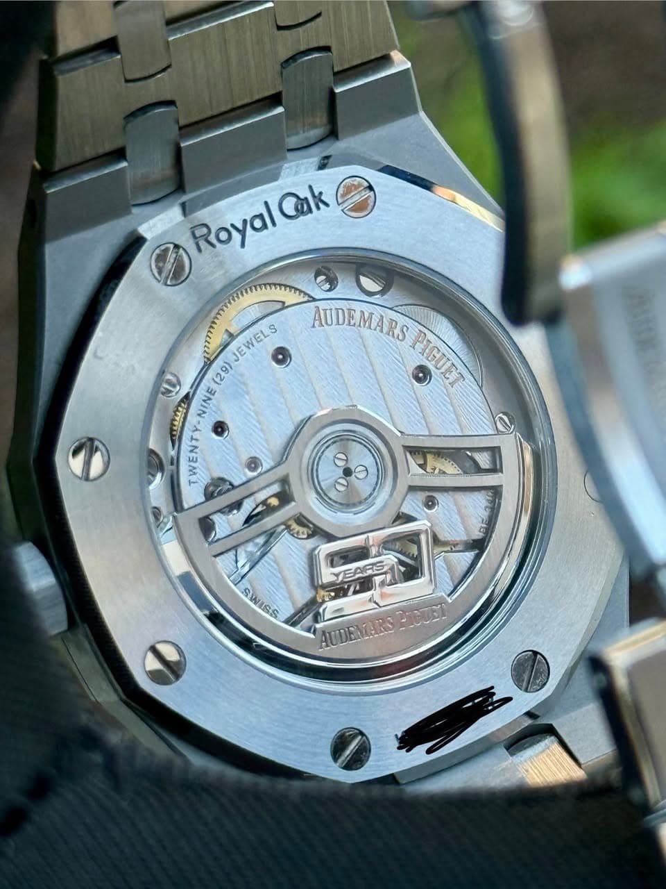 May be an image of wrist watch and text that says 'D RoyalCak AUDEMARS D INE(29)JEWELS (29)JEWELS PIGUET PIGUET INE ABAbE TWENTY D lo 2 P0 SWISS YEARS AUDEVERSPICUM AUDENVERS'