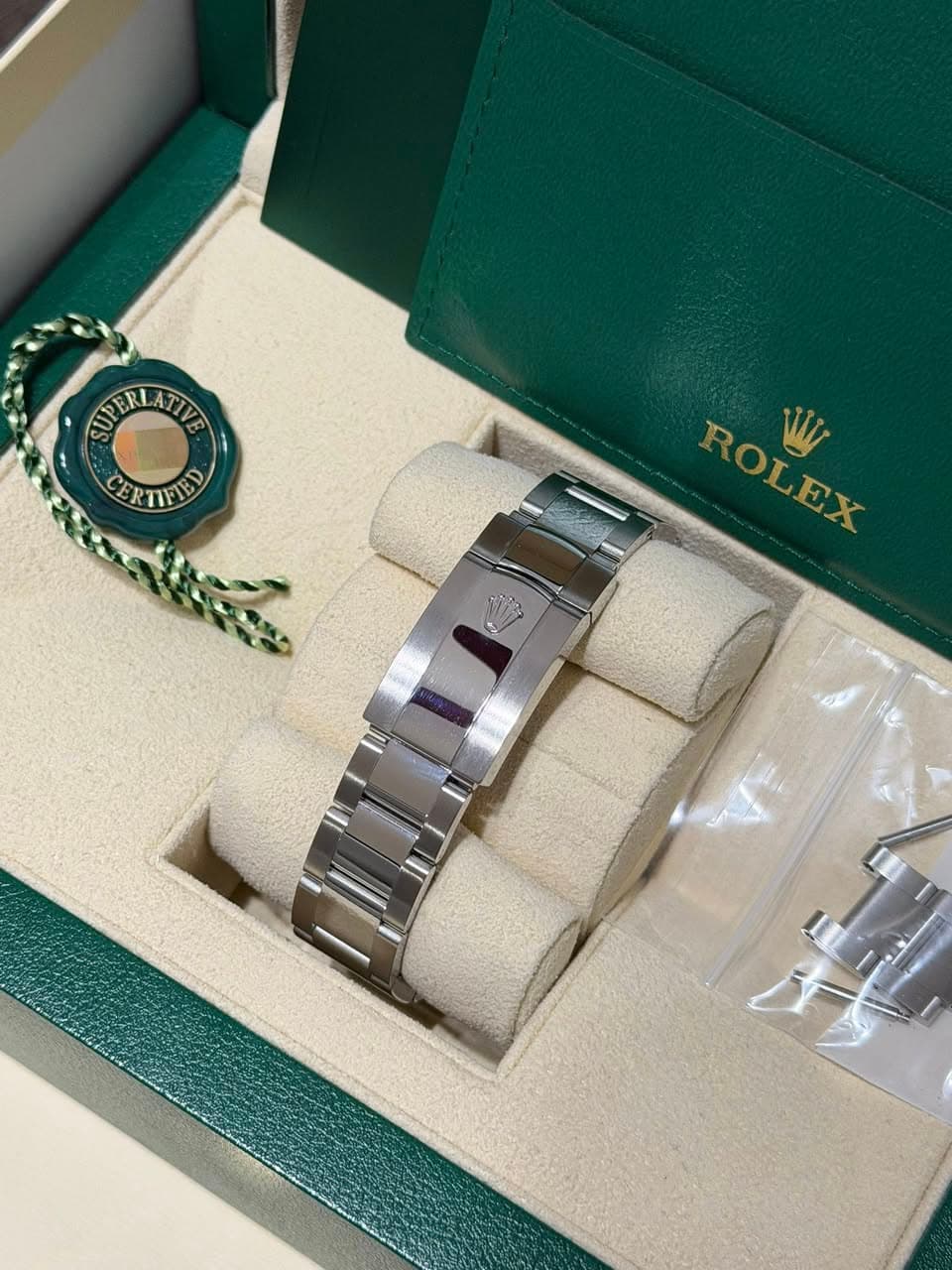 May be an image of wrist watch and text that says 'SUPE ASTERLATIE ATIVE H CEKTIFTED 7ED IFTED e ROLEX W'