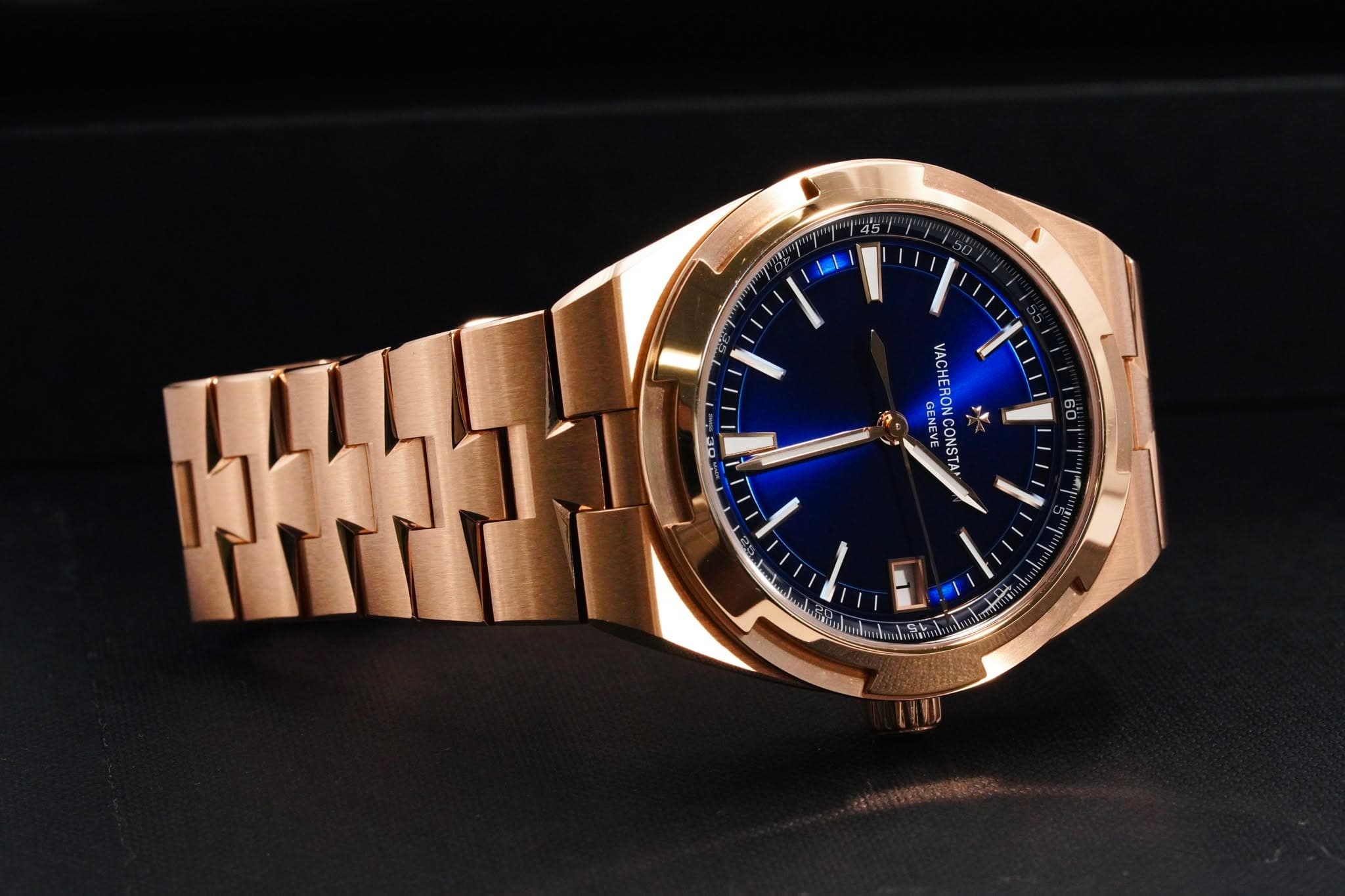 May be an image of digital watch and text that says '知 GENEVE GEL ENEVE G VACHERON CONSTA 60 า عل 41 នទះ ry'