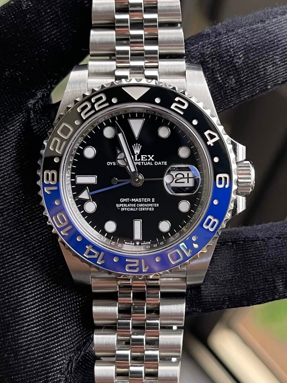 May be an image of wrist watch and text that says '22 2 20 I 18 C 2 4 OYS LEX PETUALDA PET TUAL DATE 2 GMT- MASTER II SUPERLATIVE TIVECHROND HRONOMET TER ER OFFICIALLY…