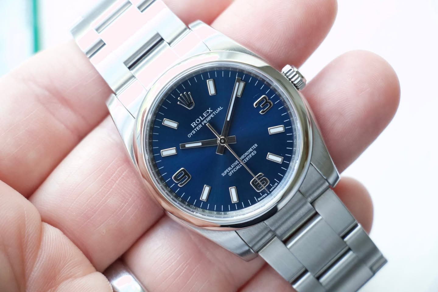May be an image of wrist watch and text that says 'MU ស ROLEX UAL AL RO OYSTER STER TER ERPET OYS I 1 HRONOMETE TER CERTIFIED CERTIFIED CEKTF SUP SUPERLATIVE KLAT OFFICIALL ERLATIV…