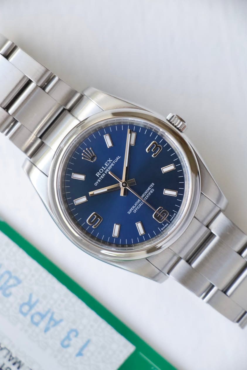 May be an image of wrist watch and text that says 'KAOυT ကြု WI ROLEX PERPETU ር ROLECU ERPETUAL TUAL OYS OYSTER RO STE HRONOMETE CEPTISIR TER NETER ل CERTIFIED SUPERLATIVE…