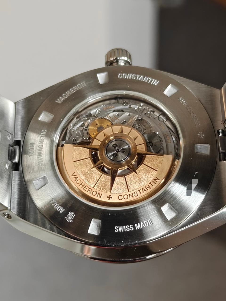 May be an image of wrist watch and text that says 'GONSTANTIN NACHERON STAI 1G0M ANTIMAGNETIC CH트I VACHERON 米 CONSTANTIN 700V የህ 4EV C3 SWISS MADE'