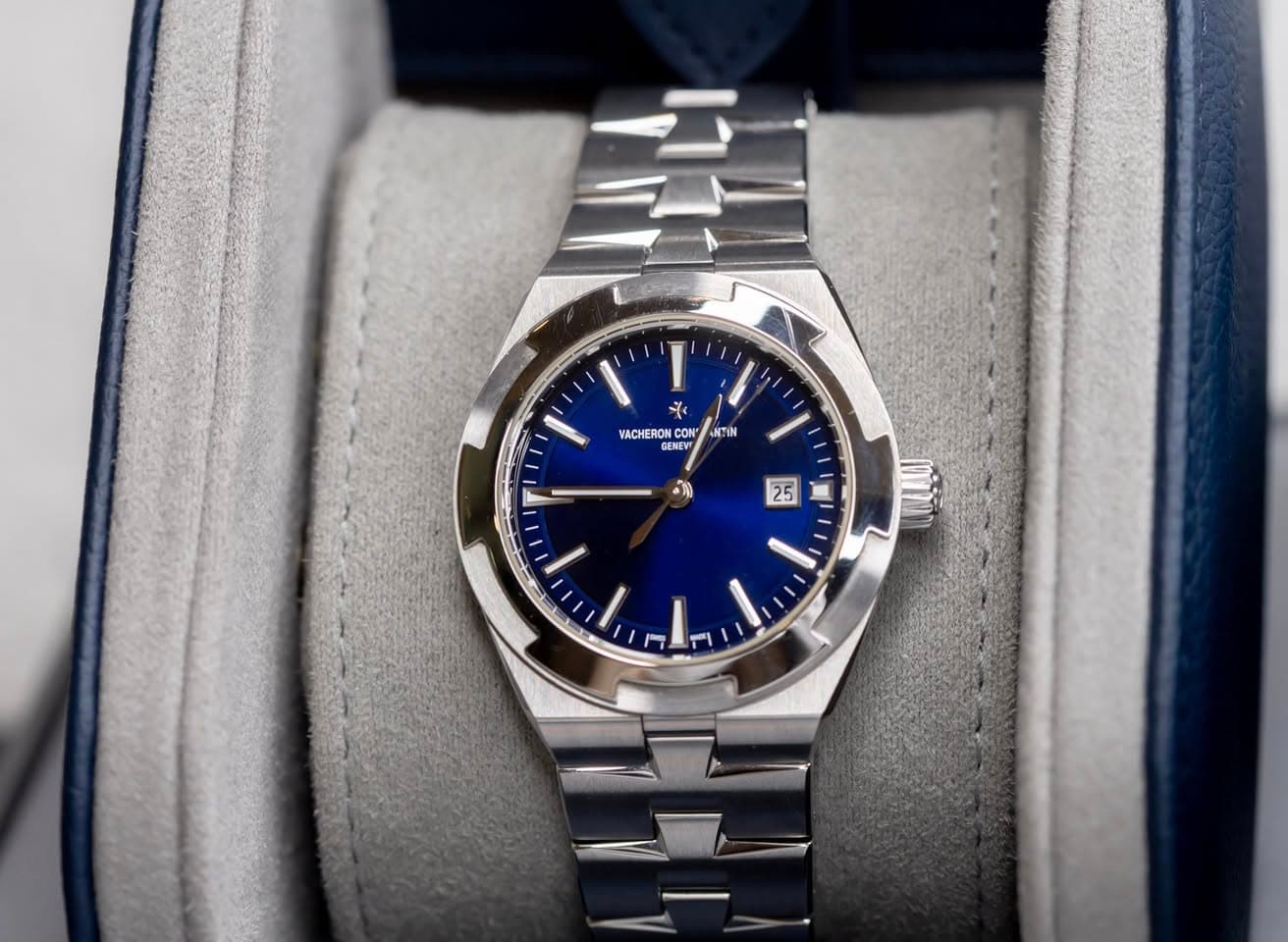 May be an image of wrist watch and text that says 'l' ٦۰ ACHERON CON CENEVT ENEVT JTIN 25'