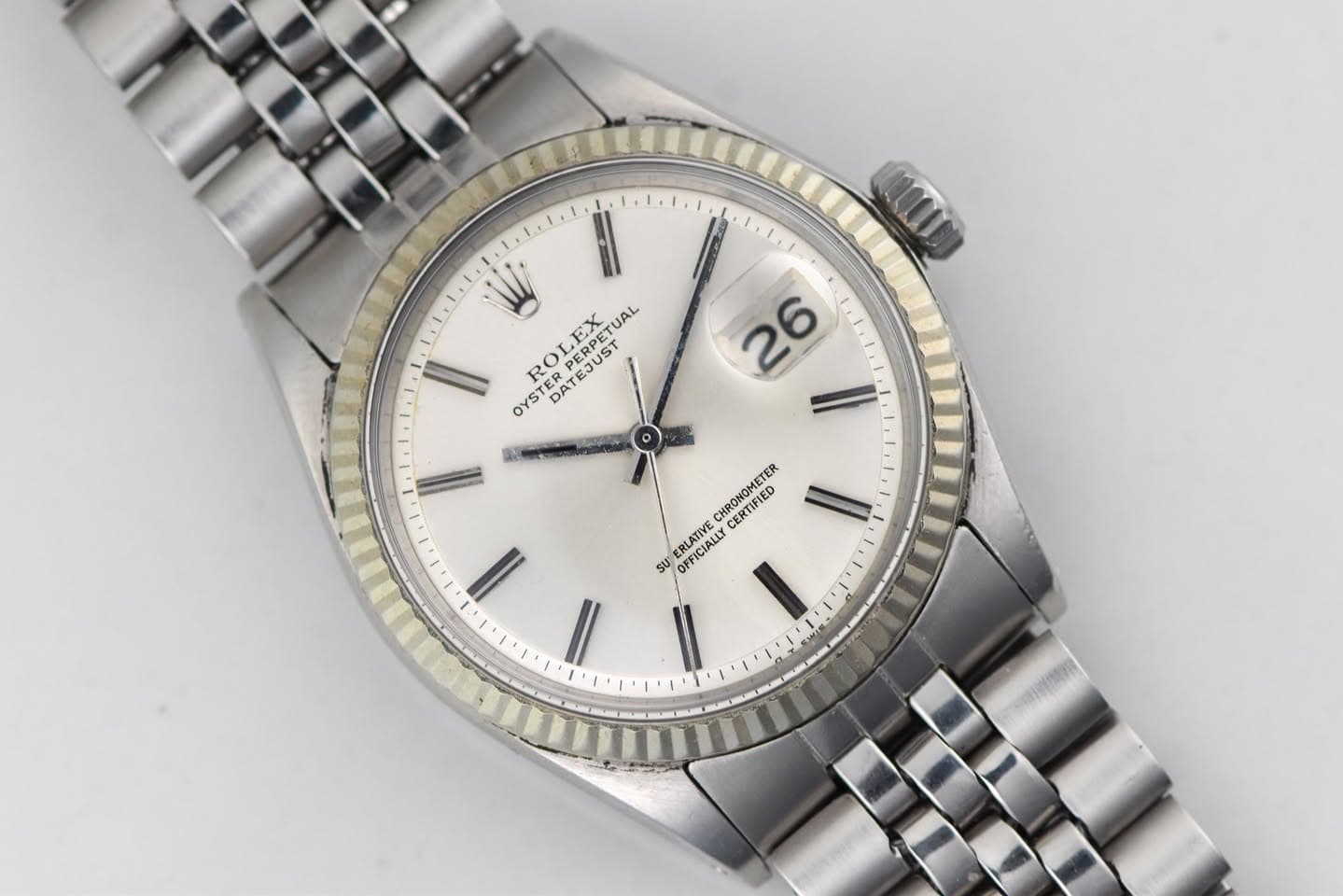 May be an image of wrist watch and text that says 'W ROI OL PERPE LEA EX UAL PERICT EJUST OYST RPERP 品 PER DAT OYTERERPETUAL 26 CHRONOMETER CHRONOMETER CERTIEETER CERTIFIED RLATIVE…
