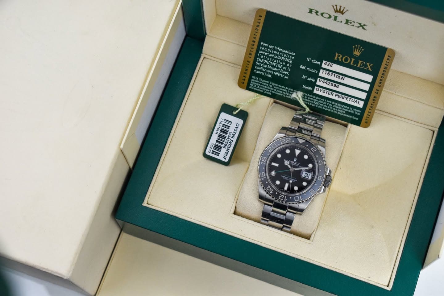 May be an image of wrist watch and text that says 'ROL ROLEX EX WW Pour les oncerantGARANTE informations ServiceMondia CHRONOMETREtle PANAE client 828 Rat. montre 116710LN Modeleβ¦