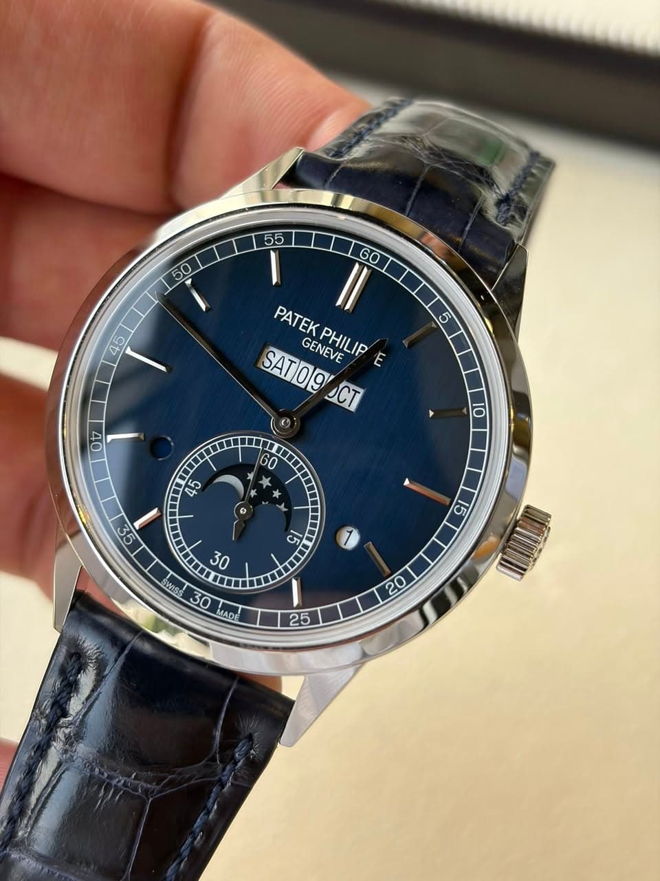 May be an image of wrist watch and text that says ' Il GO PATEK SAT09 GENEVE PHILIP E CT 00 10 60 د X 45 o C& MIS SMeS LuSS 5 5 MADE 30 0 25'