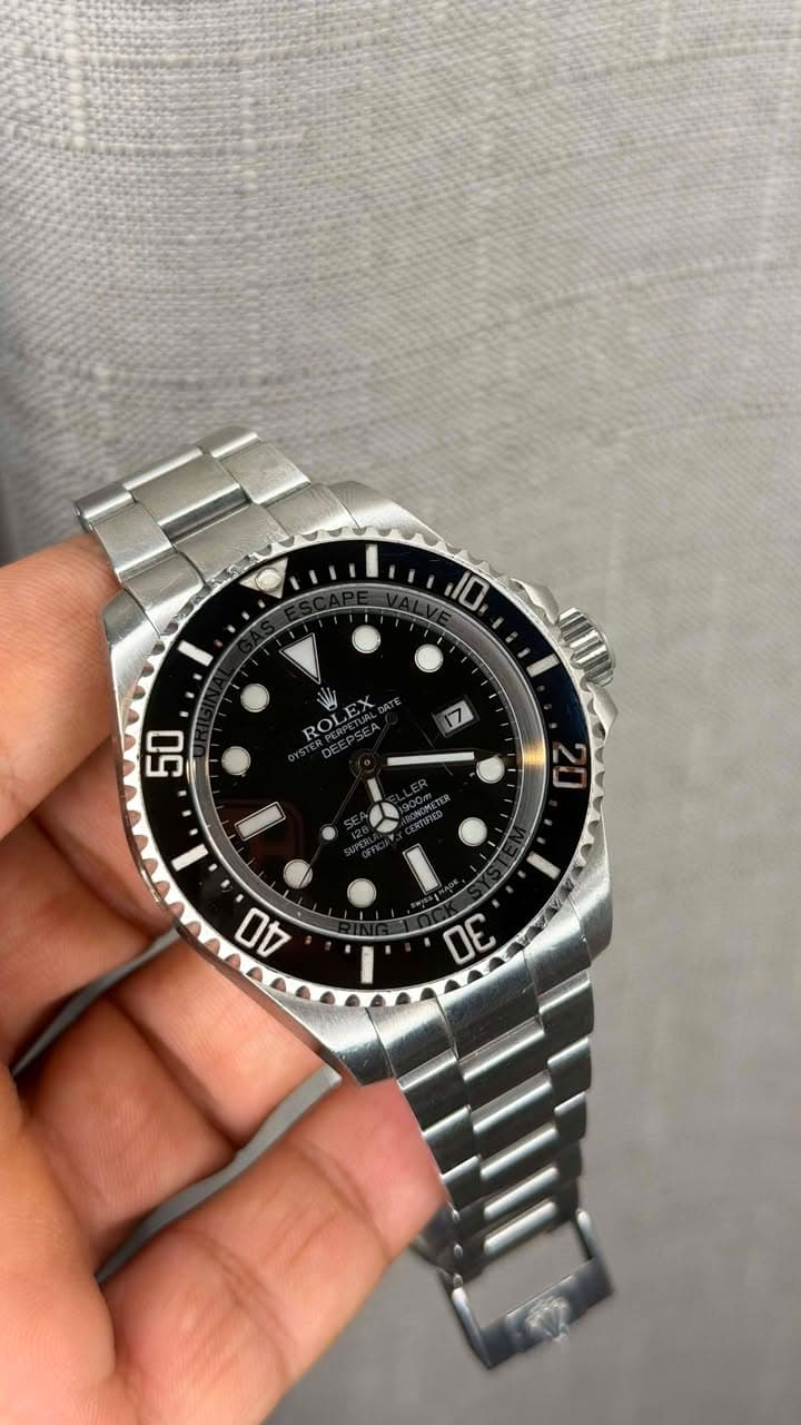 May be an image of wrist watch and text that says '110 I ROLEX ビス DATE ATE ROL 50 ٨ 之含 8 20 I. 40 30'