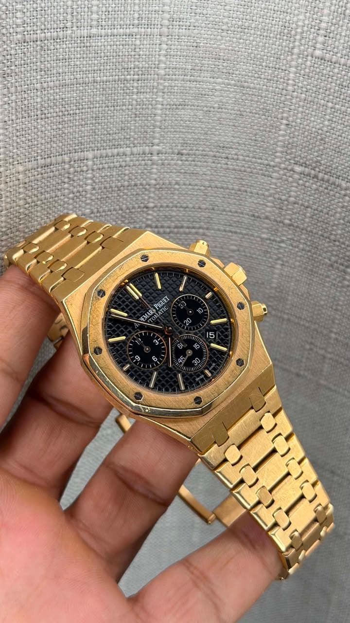 May be an image of wrist watch and text that says 'I I| GUET ATIC PIGUET ATL ATIC EMARS AJA 0 6 15 pce و !'