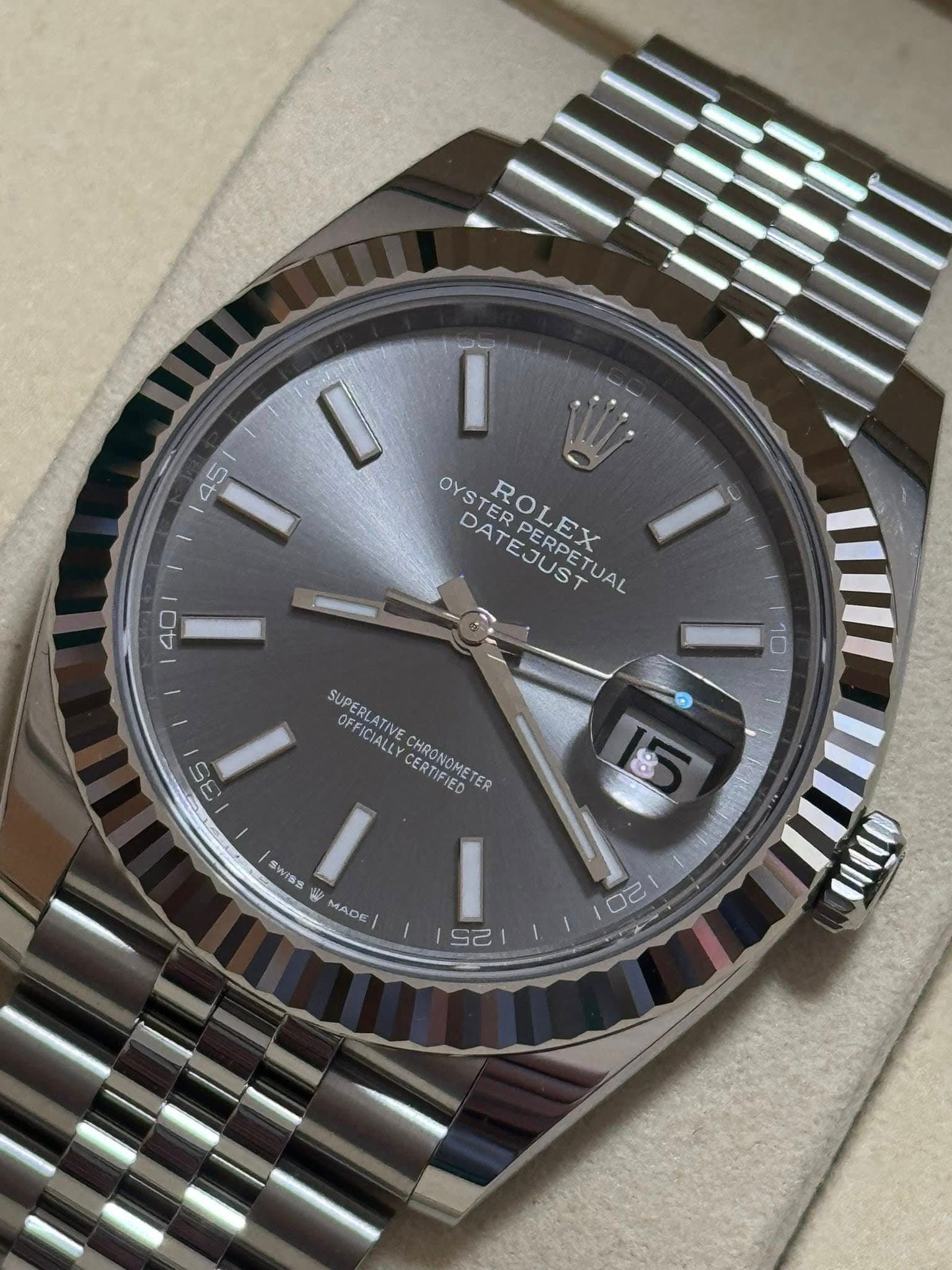 May be an image of wrist watch and text that says '45 I OYST SROLEX DAT DATPERPETU DATEJUST PERPETUAL OYSTERPERPETUAL JUST DAT-ERPET ROLEX 40 10 35 OFFICIALL SUPERLATIVE OFFICTAVE…