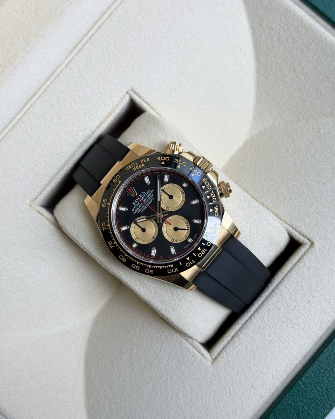 May be an image of wrist watch and text that says 'எழ் 400 ER HOUR 6 I 빠? سي 않자 コロ حو M6 ወያ C OF থ্থ 0O'