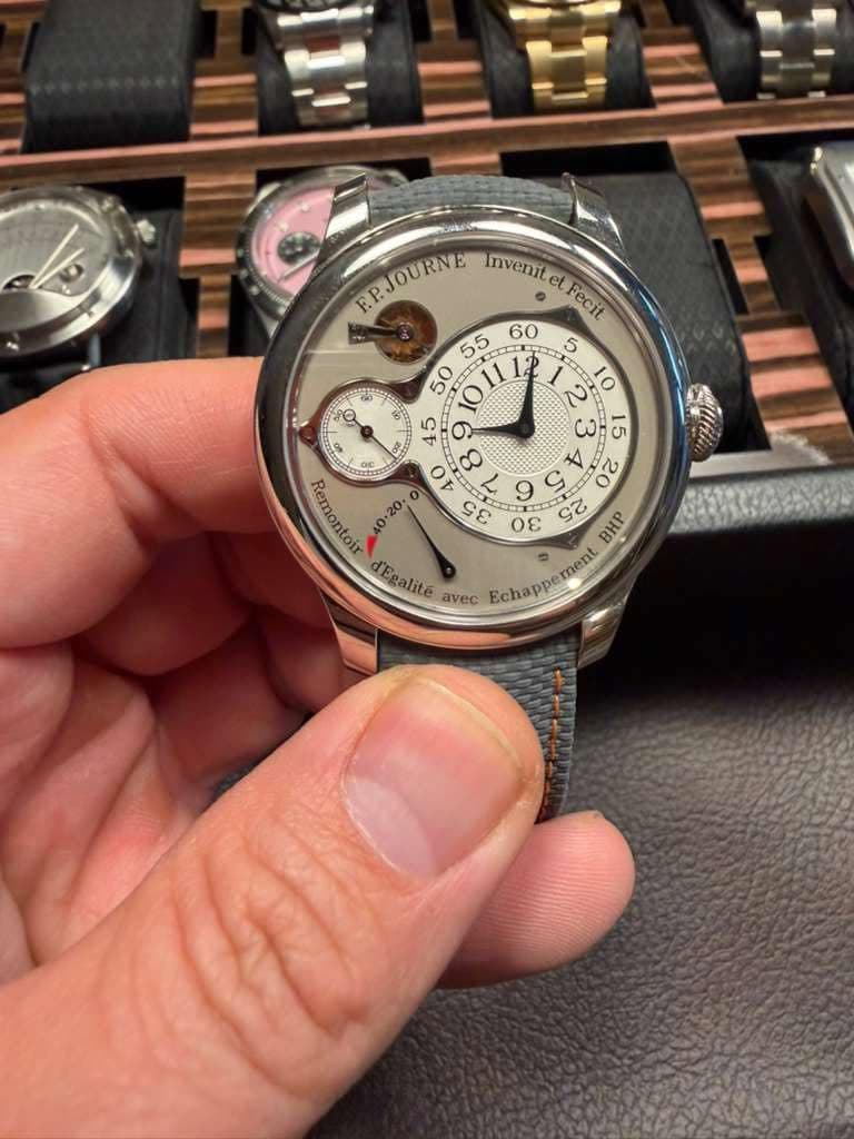 May be an image of wrist watch and text that says '60 12 EPJOURNE Invenit et Fecit N < و aU 3 08 ผ2 BHP d'Esalite avec Echapper ment'